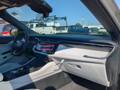 2027 Jeep Cherokee CHEROKEE LAREDO 4X4