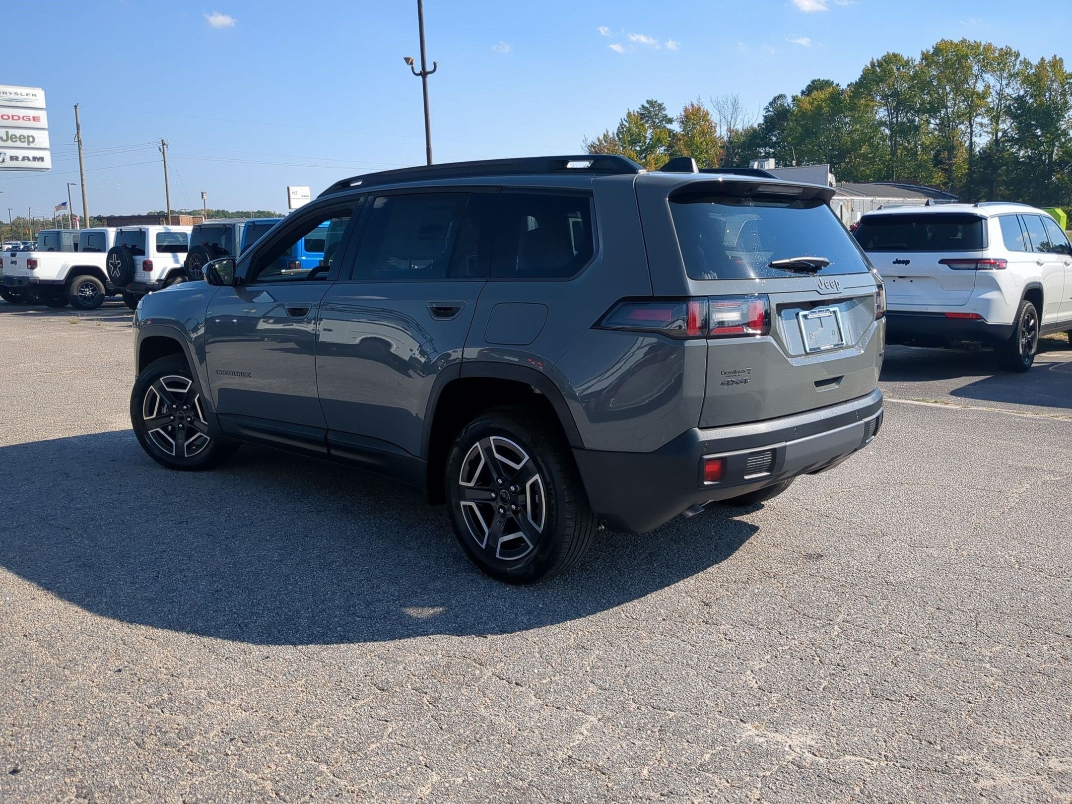 2027 Jeep Cherokee CHEROKEE LAREDO 4X4