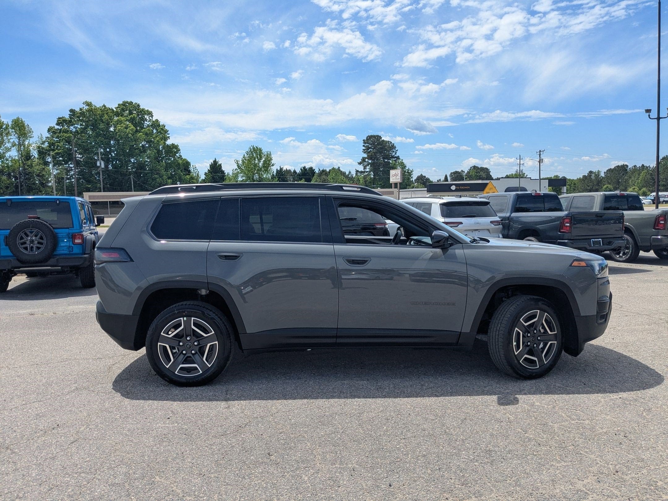 2026 Jeep Cherokee CHEROKEE LAREDO 4X4