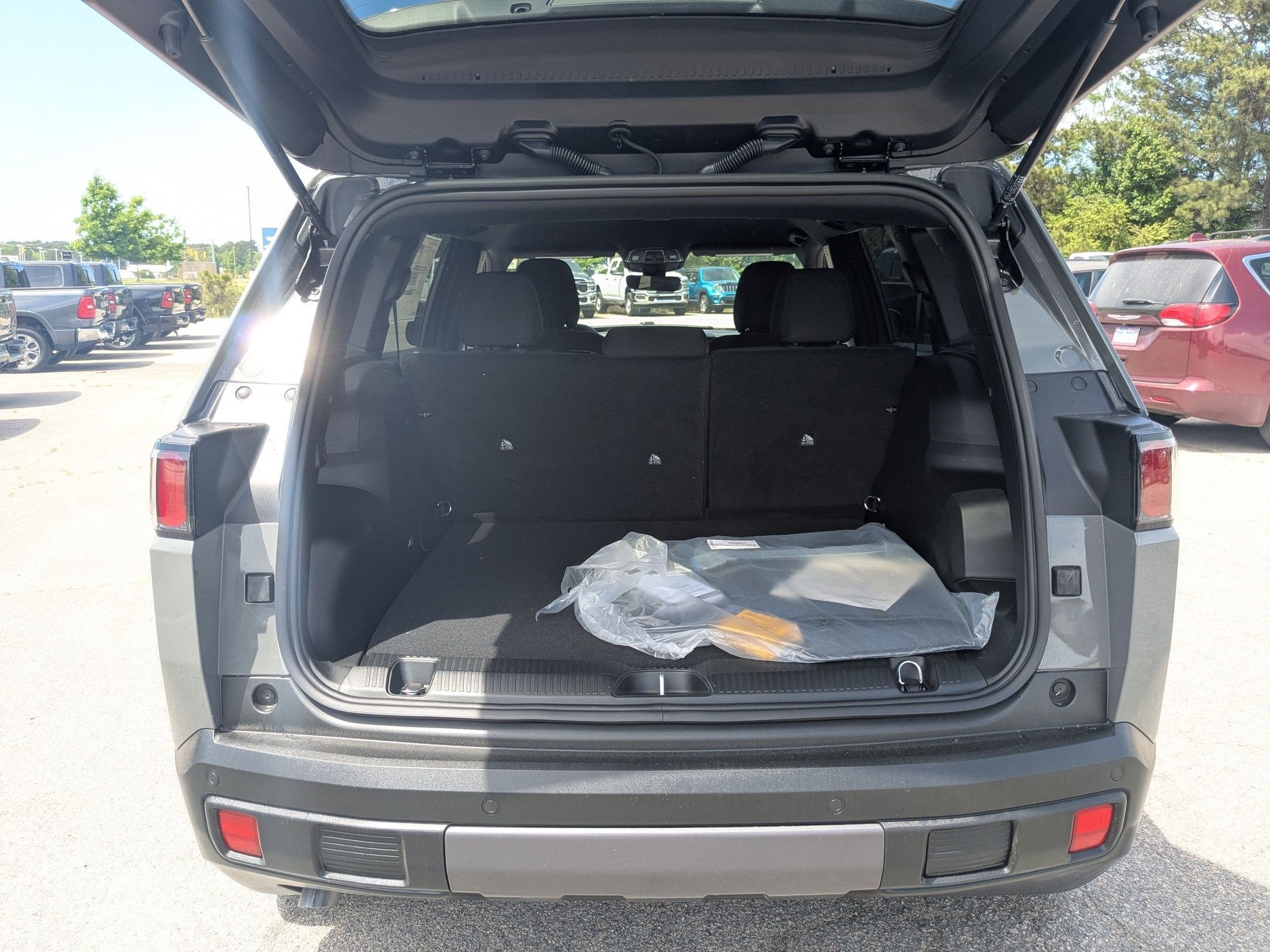 2026 Jeep Cherokee CHEROKEE LAREDO 4X4