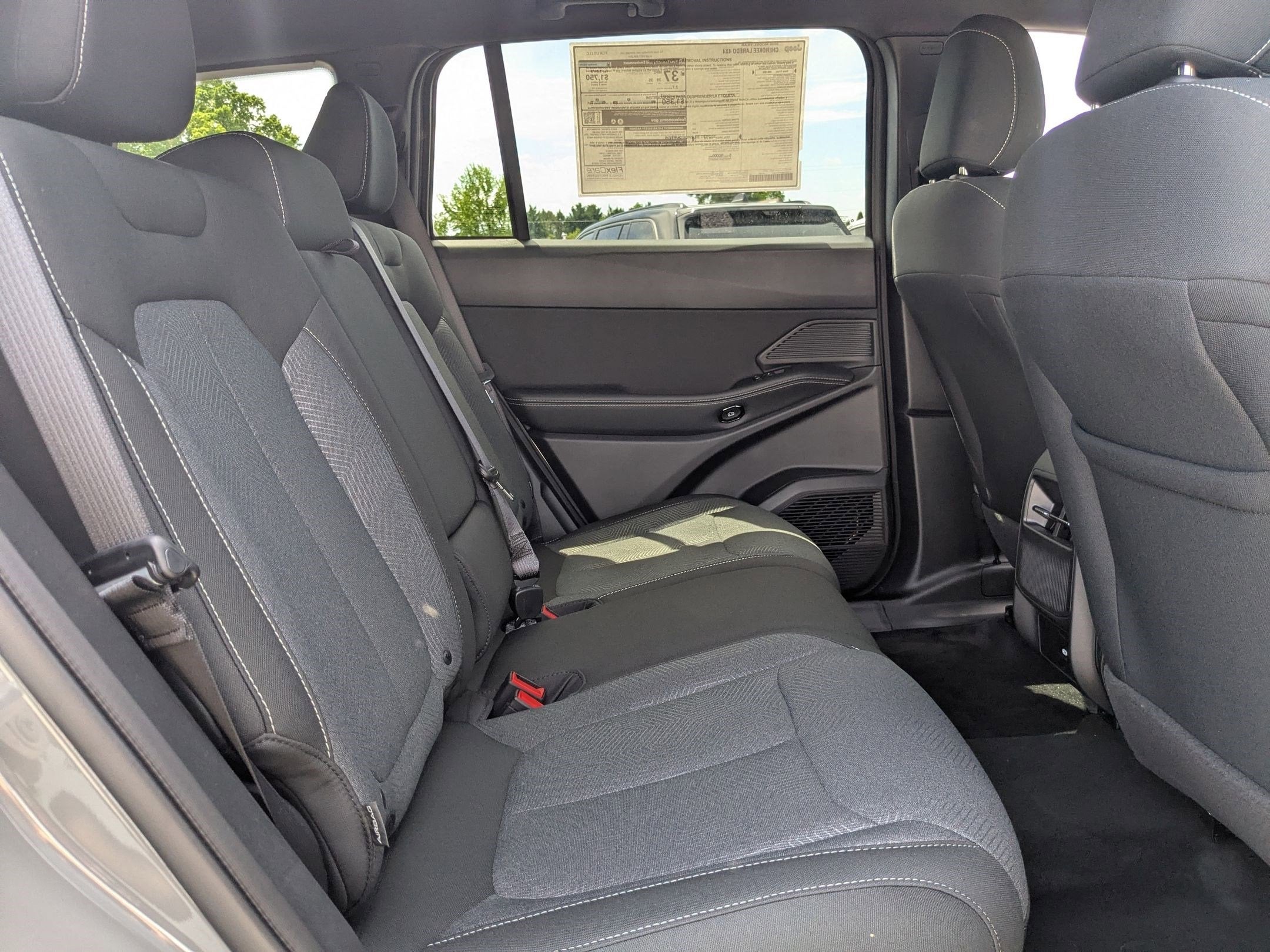 2026 Jeep Cherokee CHEROKEE LAREDO 4X4