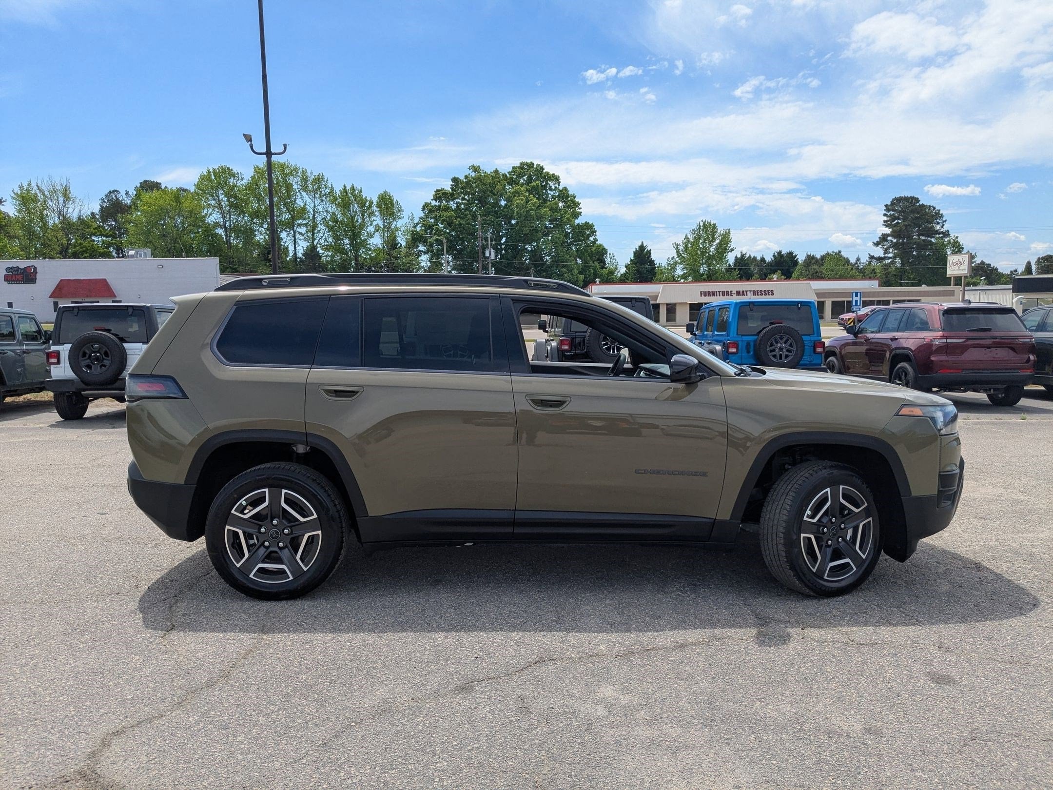 2026 Jeep Cherokee CHEROKEE LAREDO 4X4