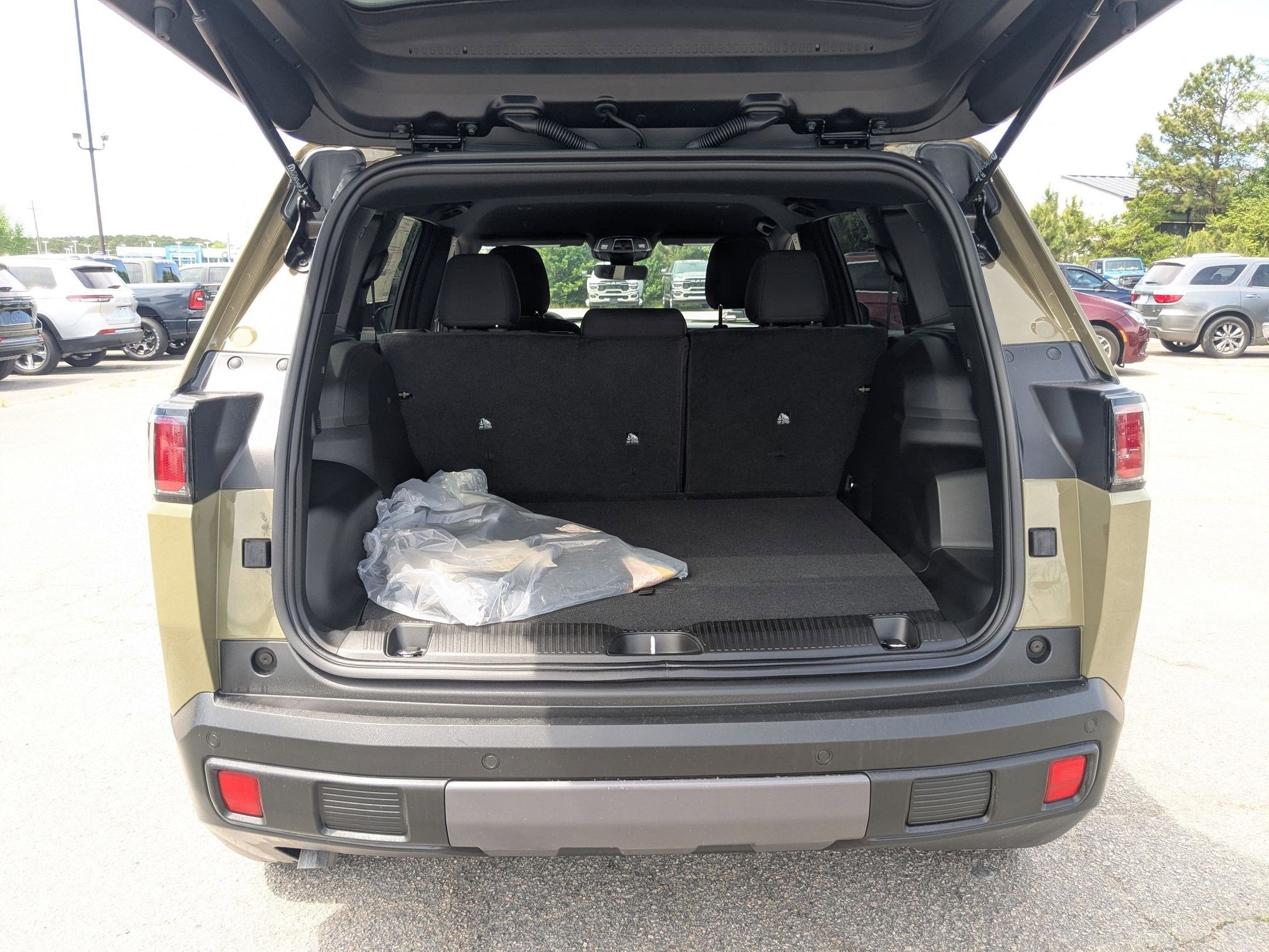 2026 Jeep Cherokee CHEROKEE LAREDO 4X4