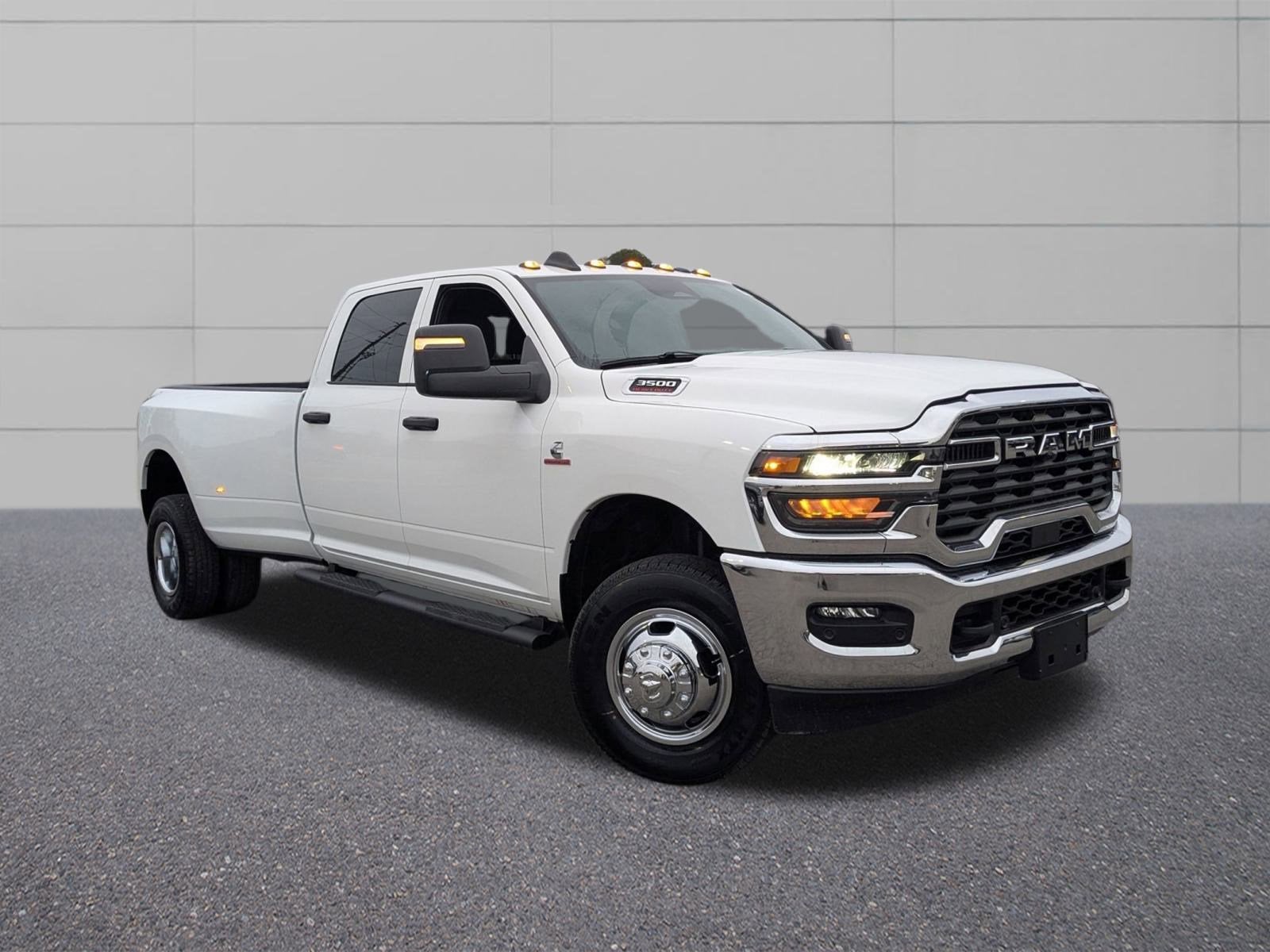 2026 RAM 3500 RAM 3500 TRADESMAN CREW CAB 4X4 8' BOX