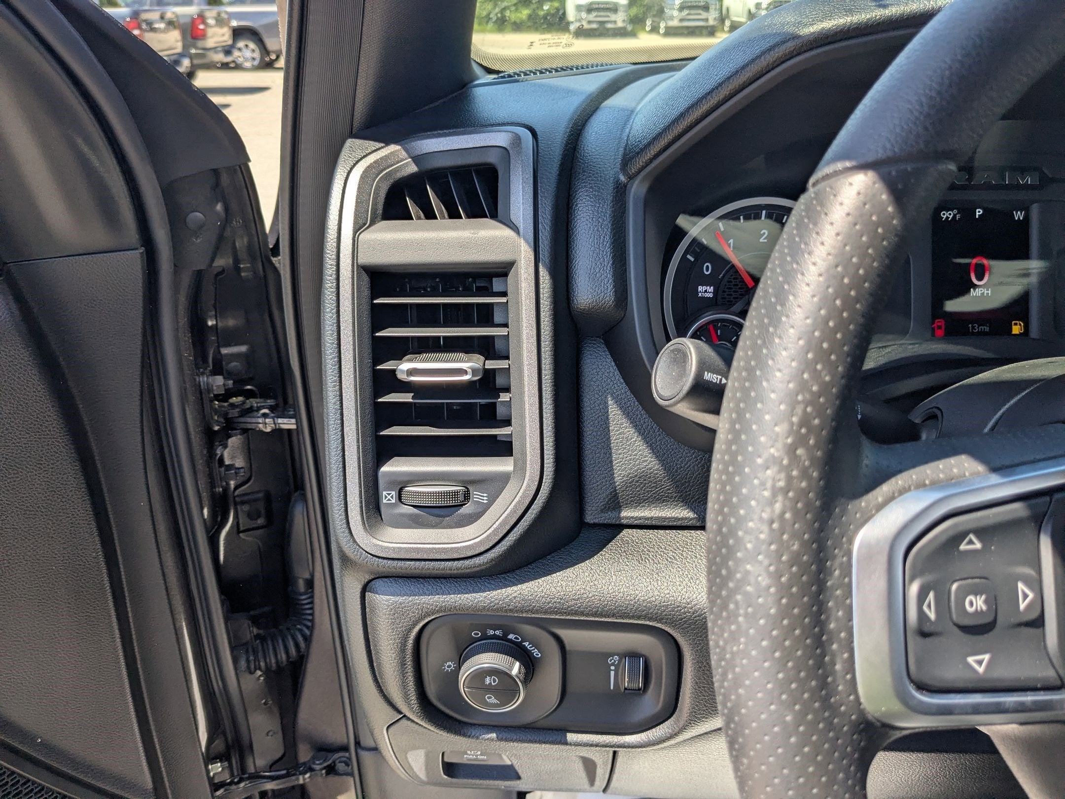 2026 RAM 1500 RAM 1500 EXPRESS CREW CAB 4X4 5'7' BOX