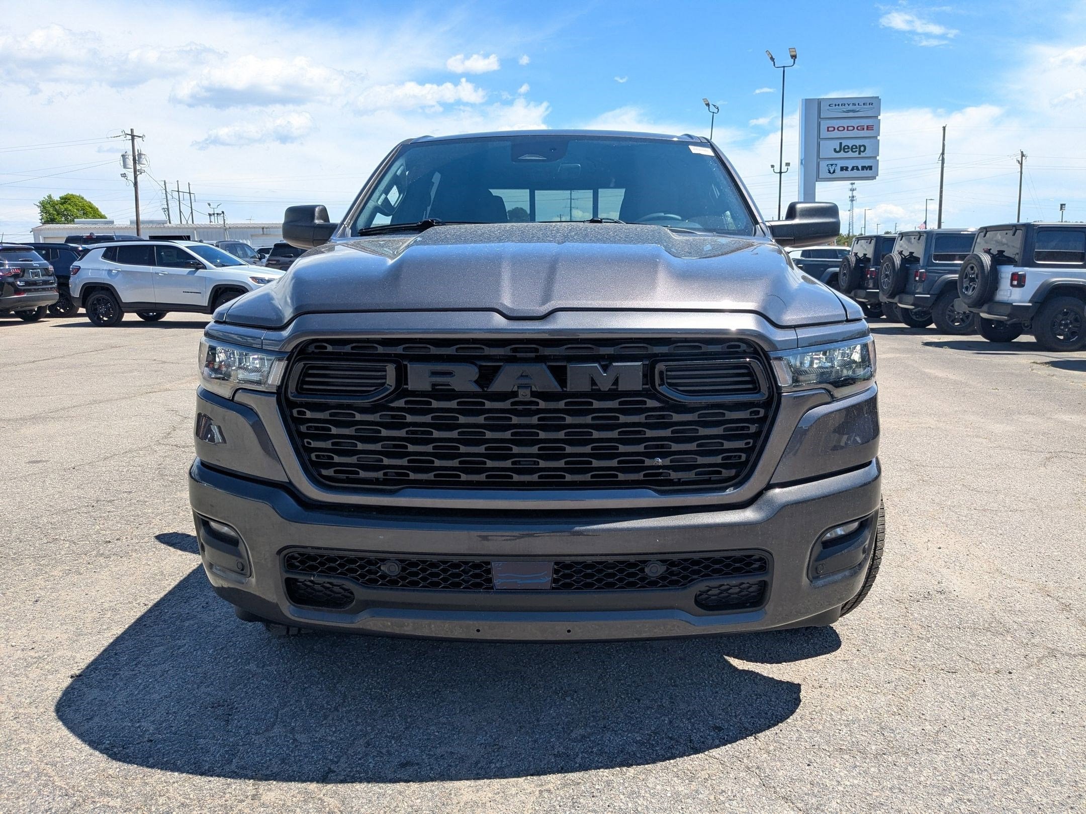 2026 RAM 1500 RAM 1500 EXPRESS CREW CAB 4X4 5'7' BOX