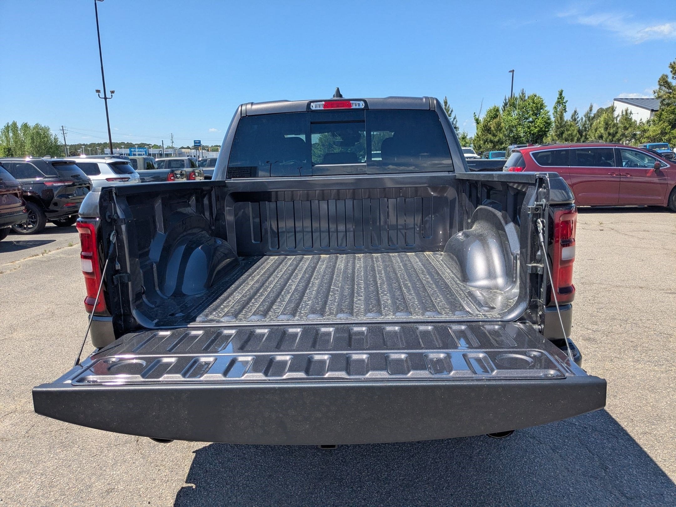 2026 RAM 1500 RAM 1500 EXPRESS CREW CAB 4X4 5'7' BOX