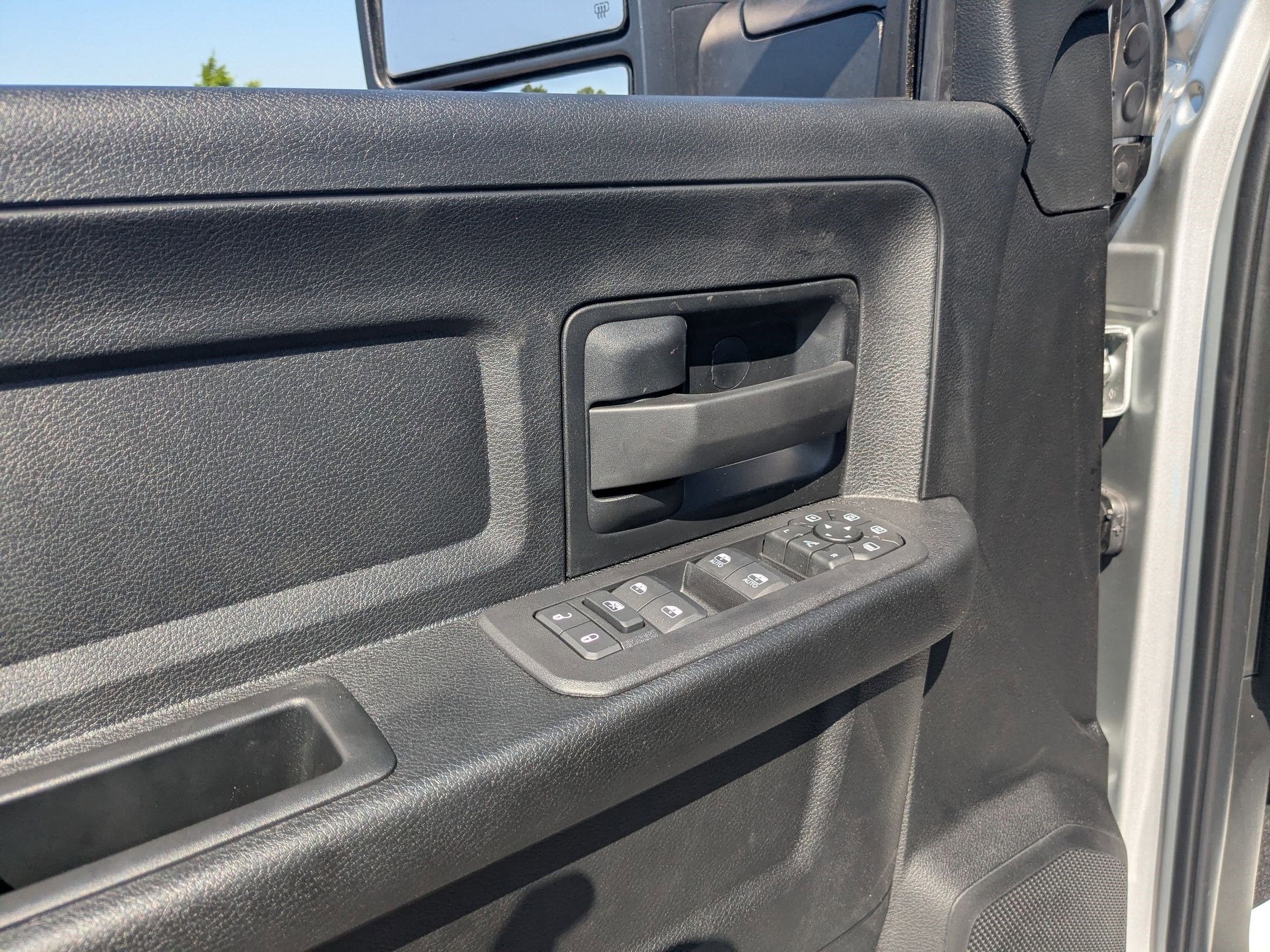 2026 RAM 2500 RAM 2500 BLACK EXPRESS CREW CAB 4X4 6'4' BOX