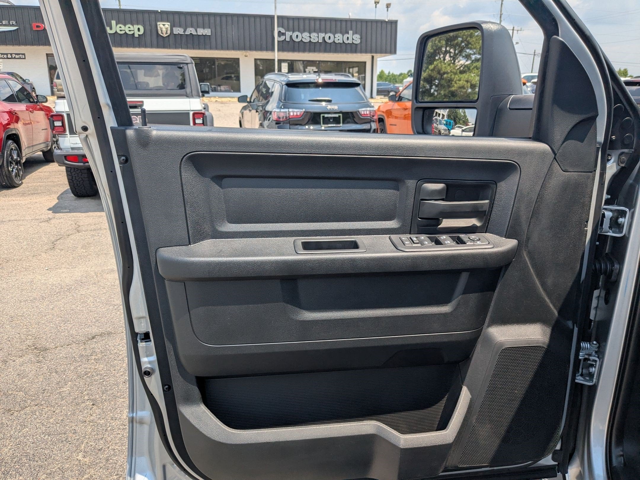 2026 RAM 2500 RAM 2500 TRADESMAN CREW CAB 4X4 6'4' BOX