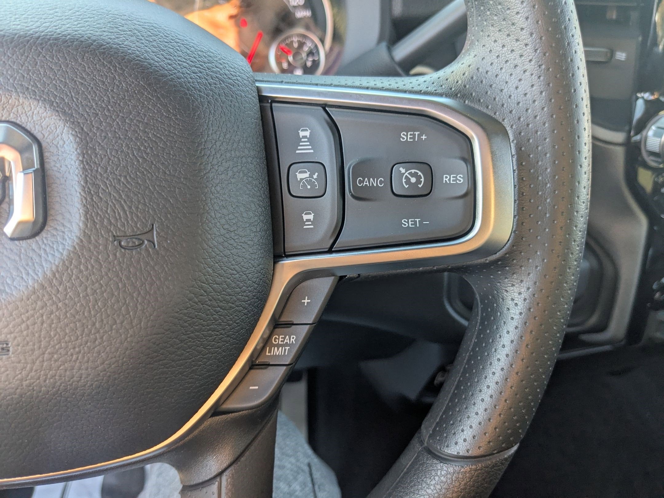 2026 RAM 2500 RAM 2500 TRADESMAN CREW CAB 4X4 6'4' BOX