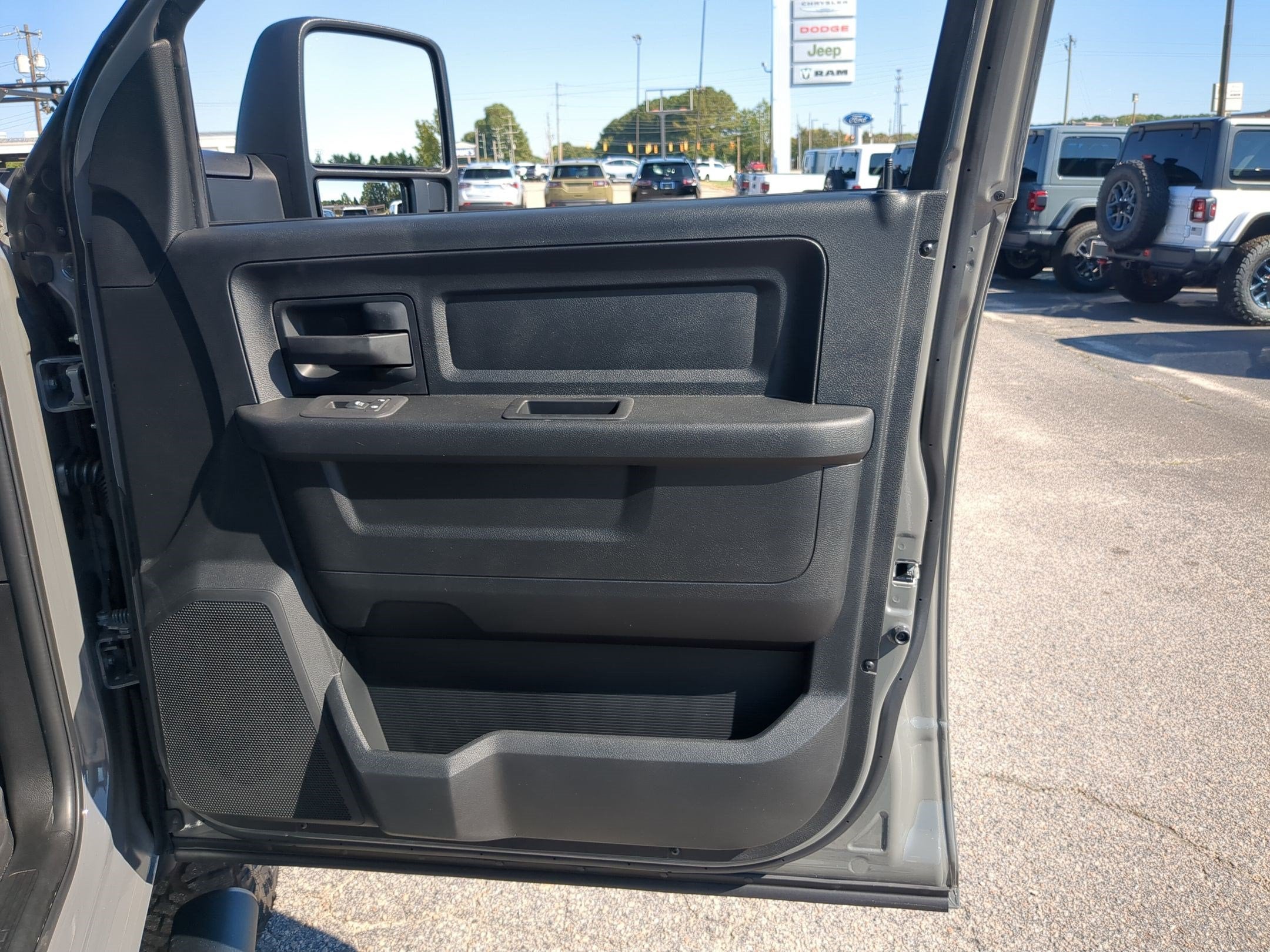 2027 RAM 2500 RAM 2500 WARLOCK CREW CAB 4X4 6'4' BOX