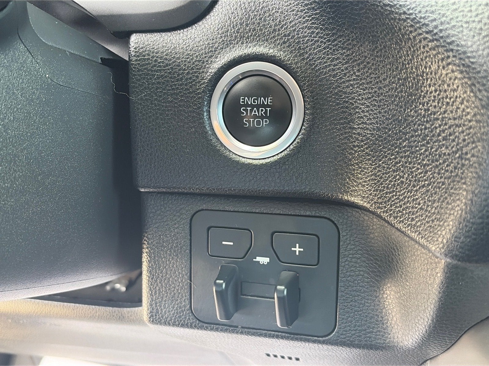2023 Toyota Tundra 4WD SR5