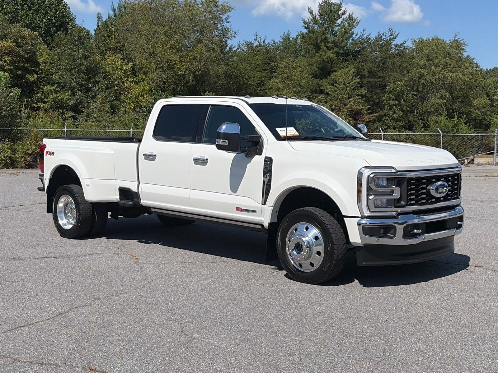 2024 Ford Super Duty F-450 DRW LARIAT