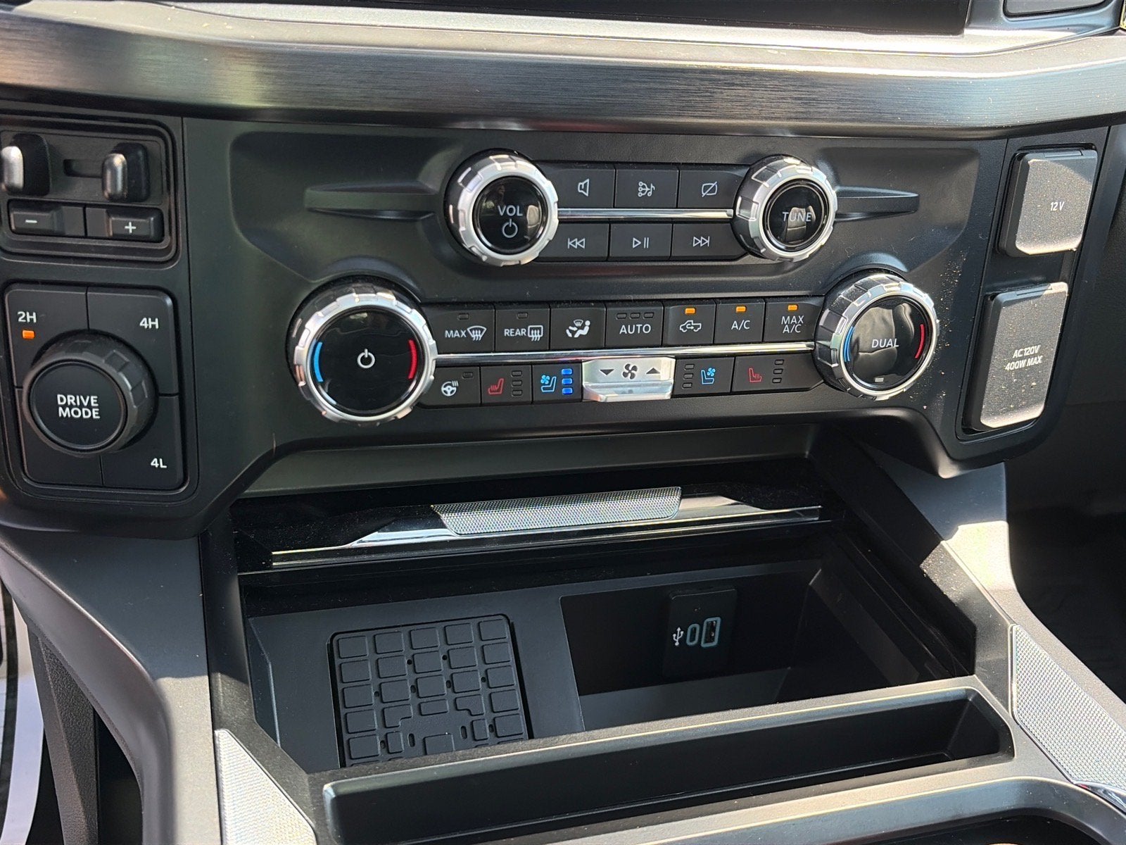 2024 Ford Super Duty F-450 DRW LARIAT