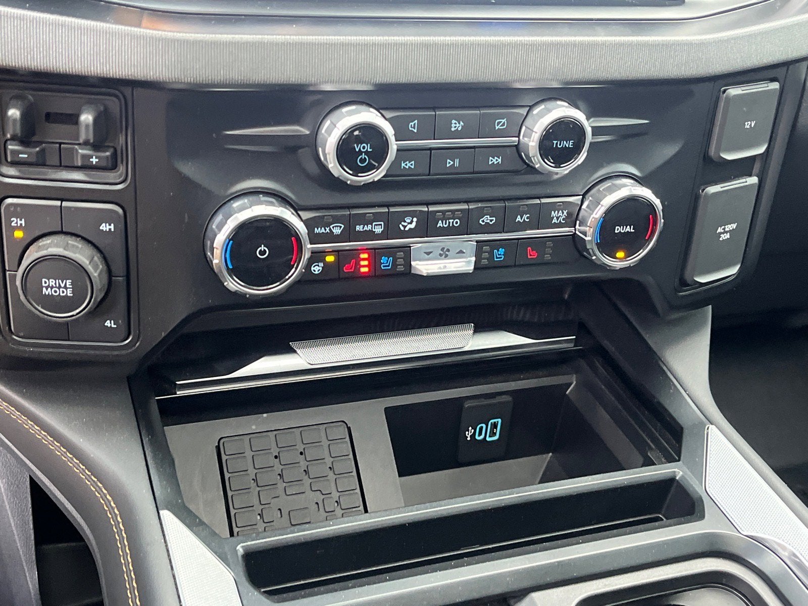 2024 Ford Super Duty F-450 DRW Platinum