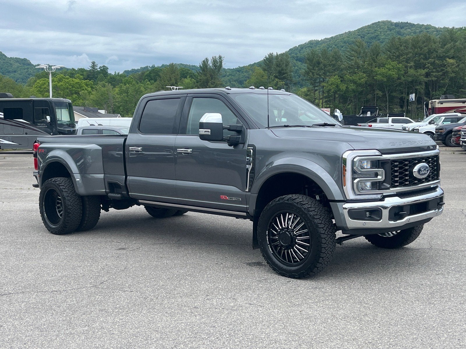 2025 Ford Super Duty F-450 DRW LARIAT