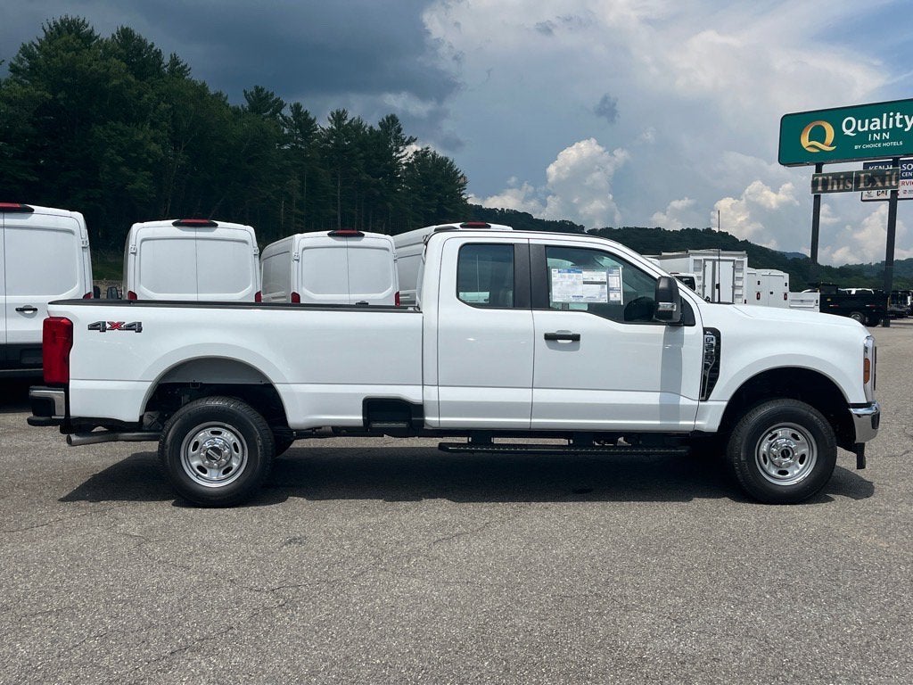 2025 Ford Super Duty F-350 SRW XL