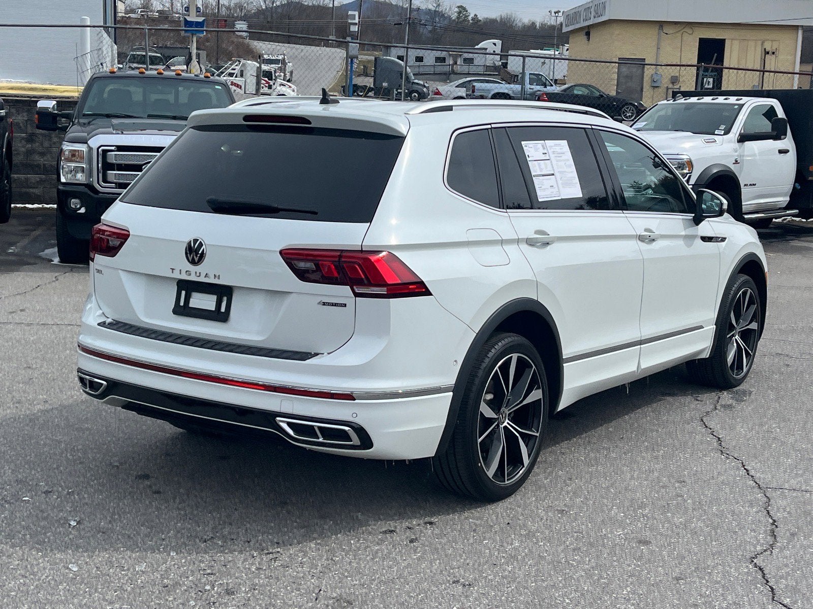 2024 Volkswagen Tiguan SEL R-Line