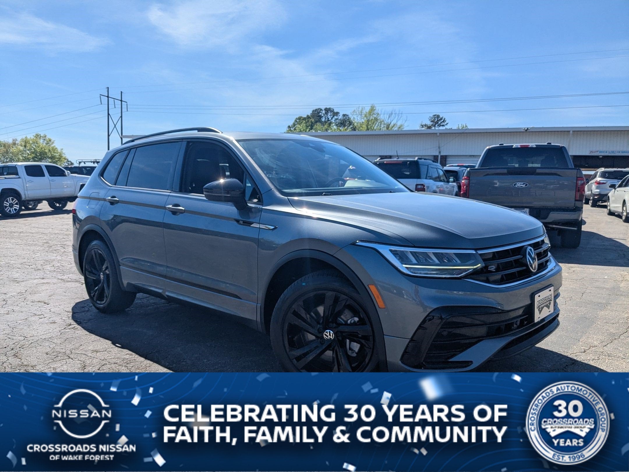 2023 Volkswagen Tiguan SE R-Line Black