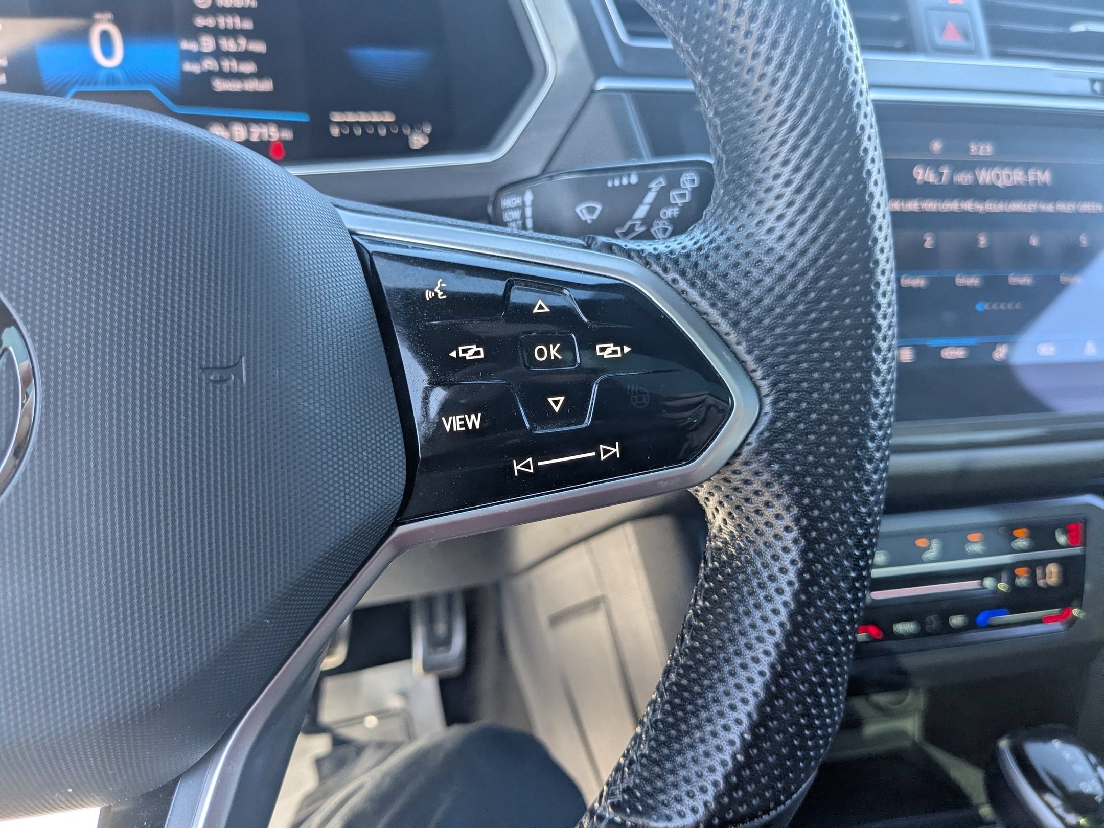 2023 Volkswagen Tiguan SE R-Line Black