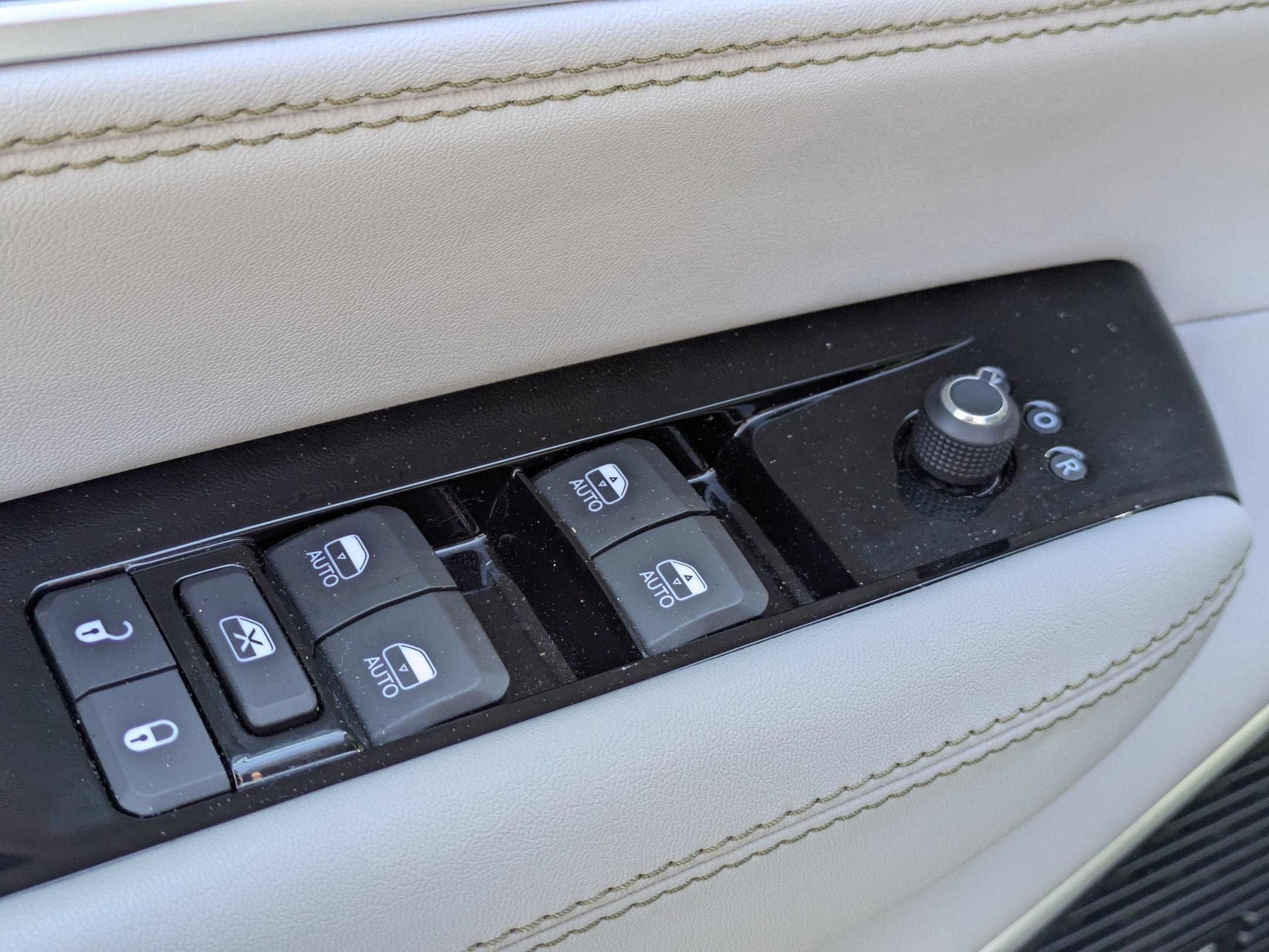 2023 Jeep Wagoneer Base