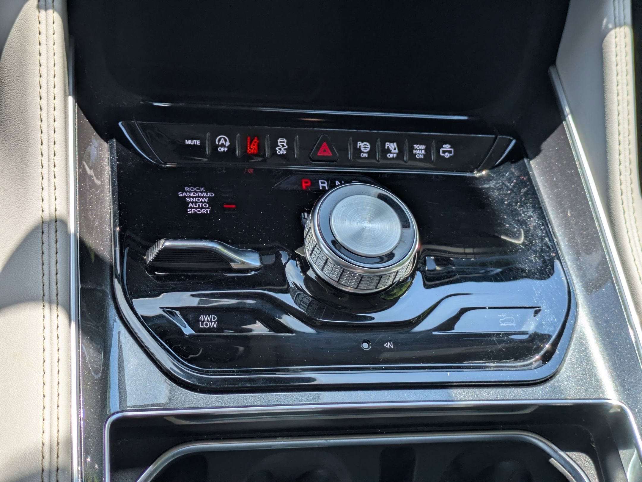 2023 Jeep Wagoneer Base