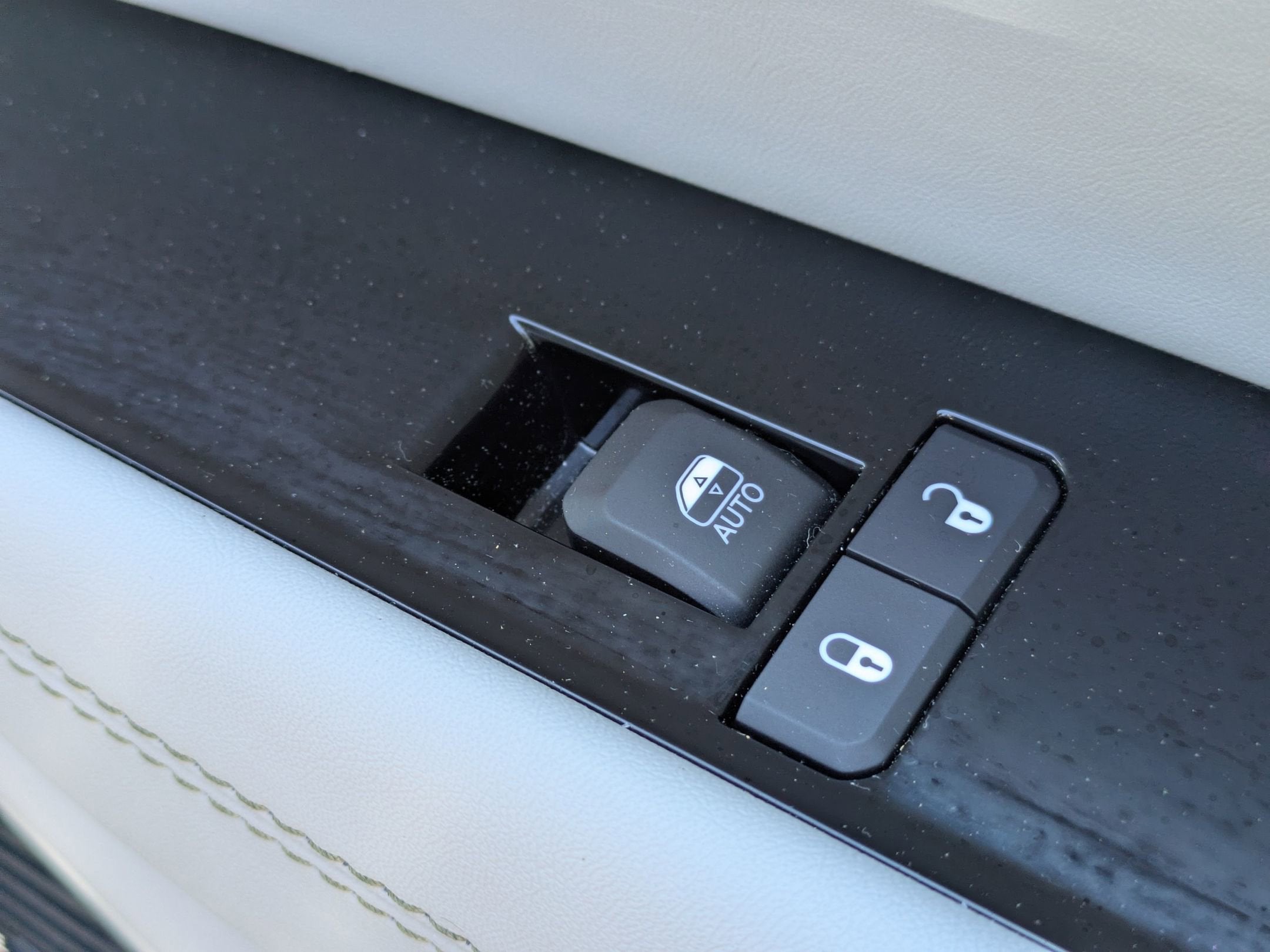 2023 Jeep Wagoneer Base