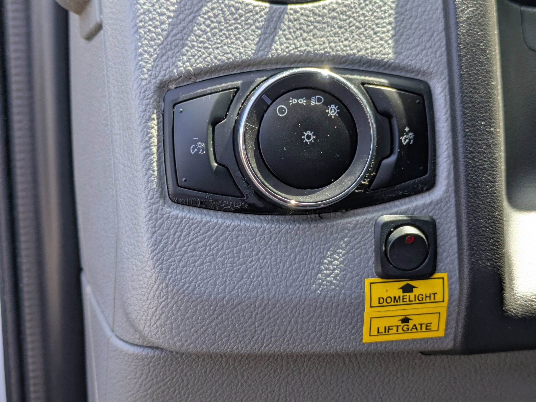 2024 Ford E-Series Cutaway Base