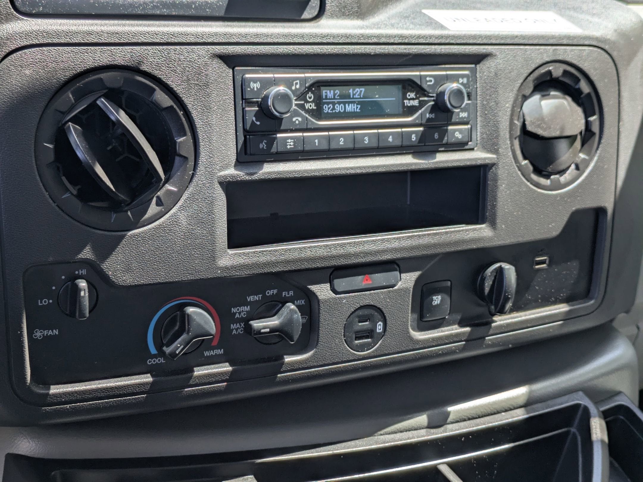 2024 Ford E-Series Cutaway Base