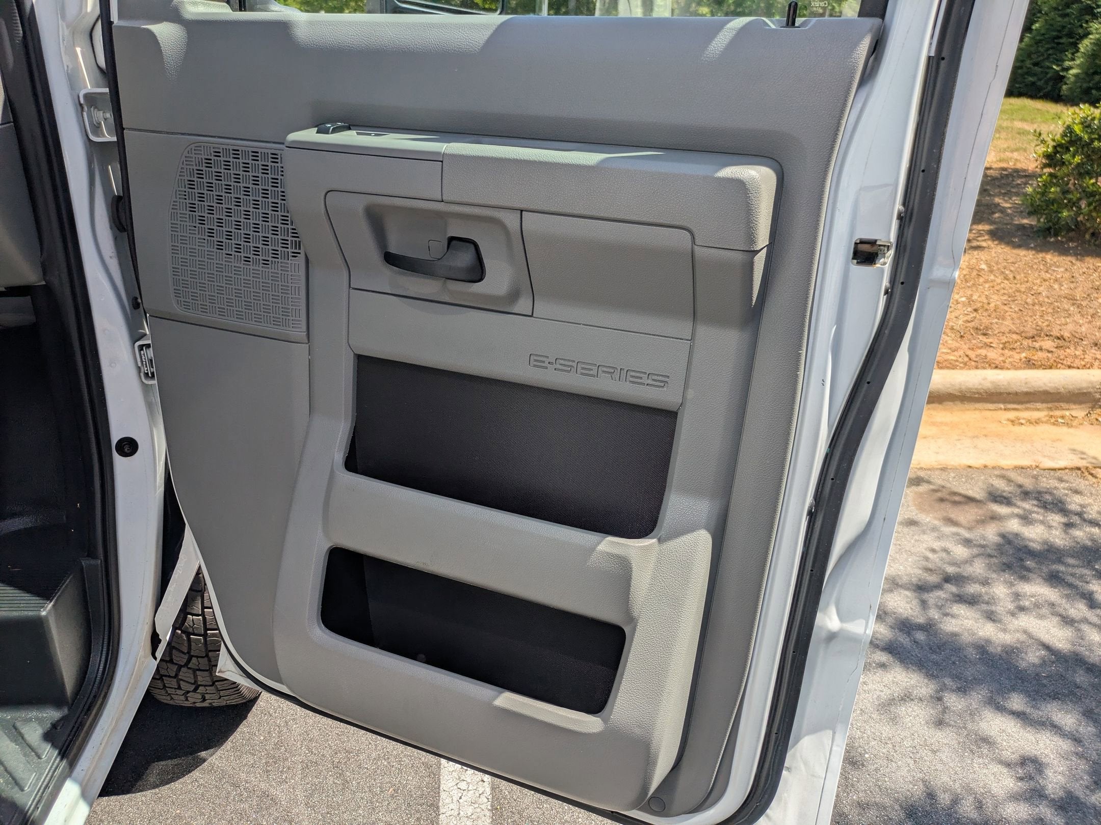 2024 Ford E-Series Cutaway Base