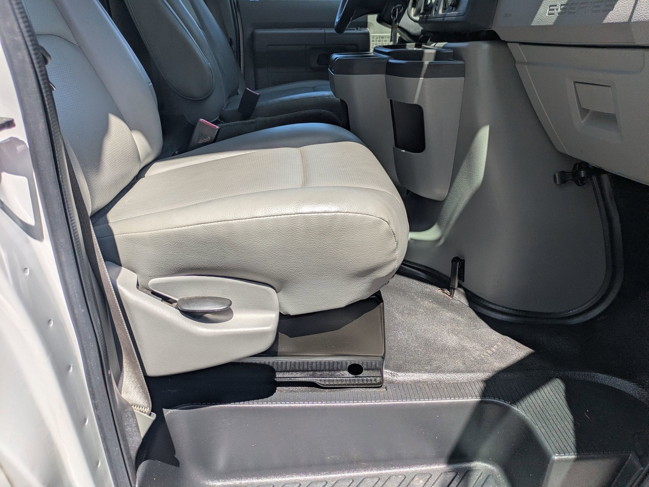 2024 Ford E-Series Cutaway Base