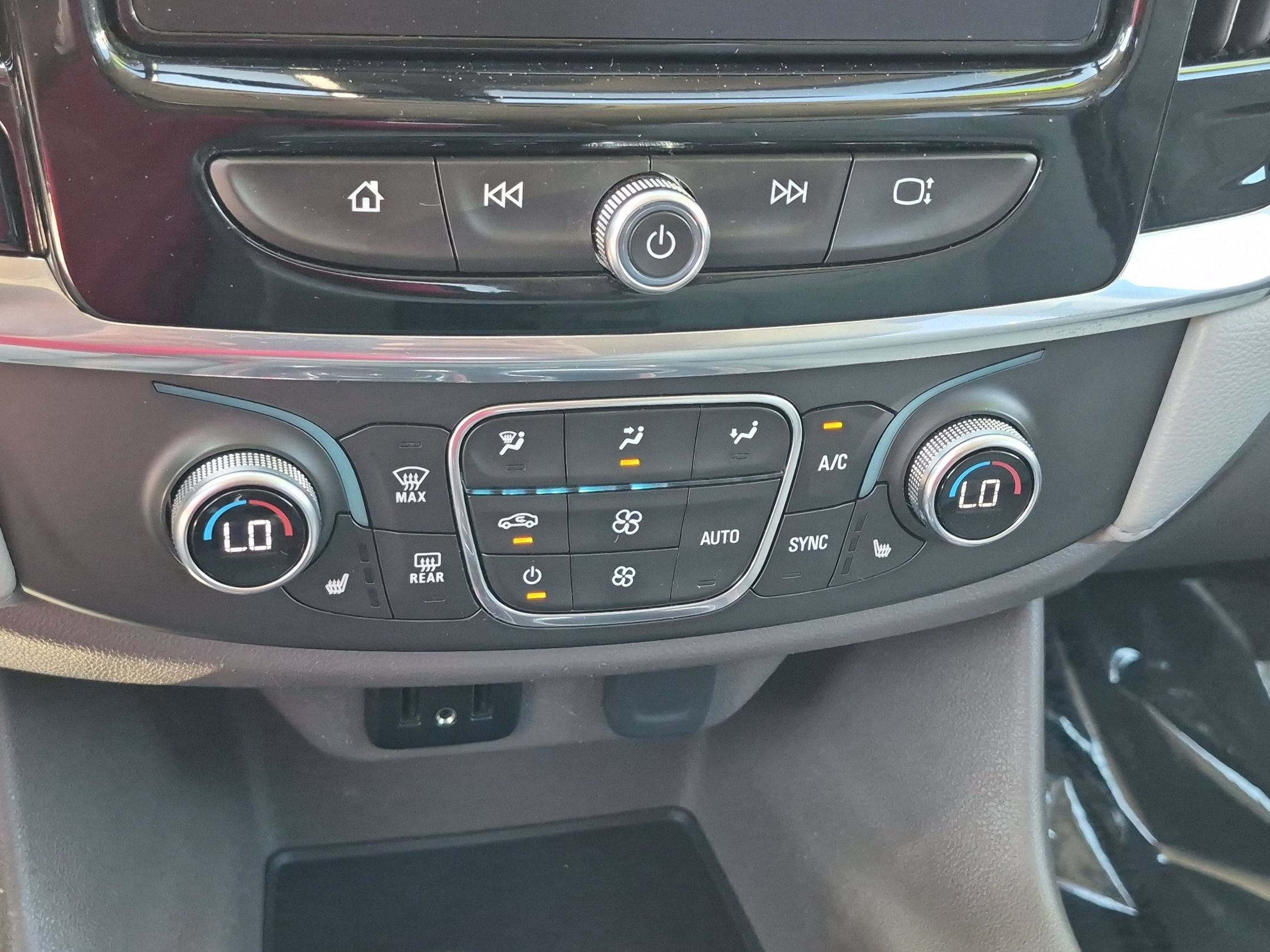 2018 Chevrolet Traverse LT Cloth