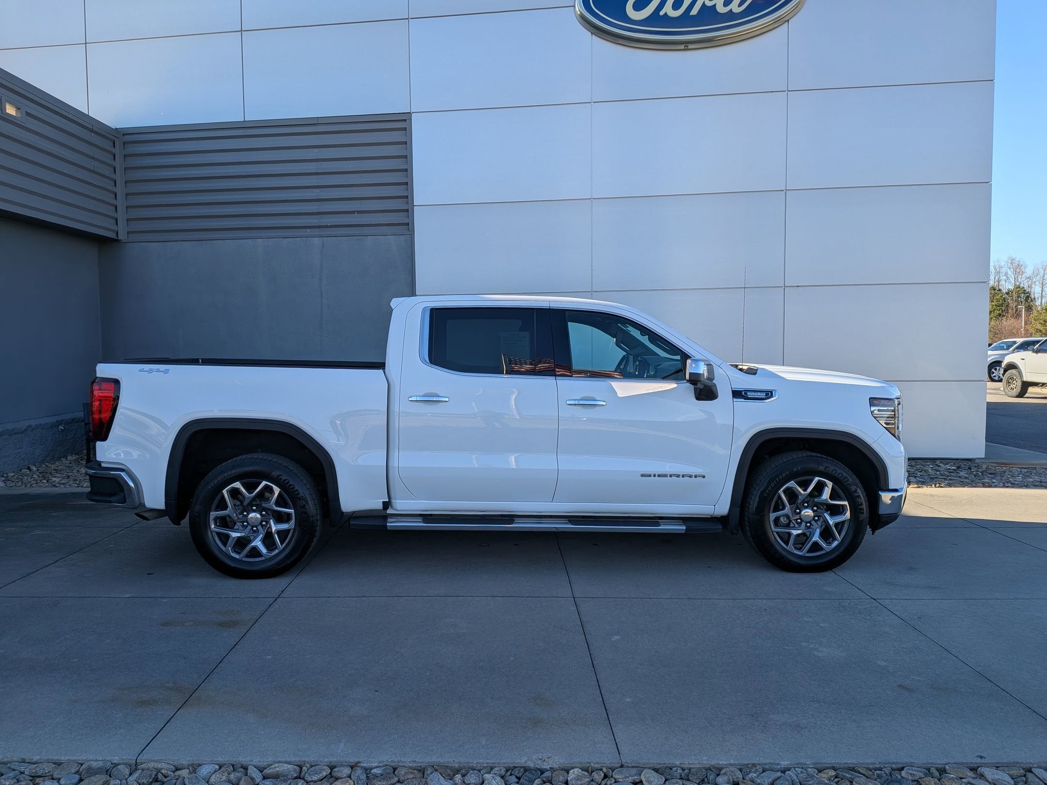 2024 GMC Sierra 1500 SLT