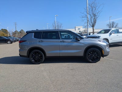 2022 Mitsubishi Outlander SE