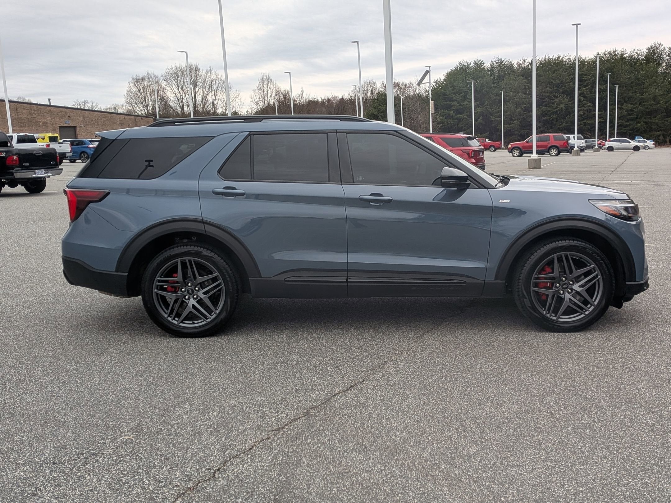 2025 Ford Explorer ST-Line