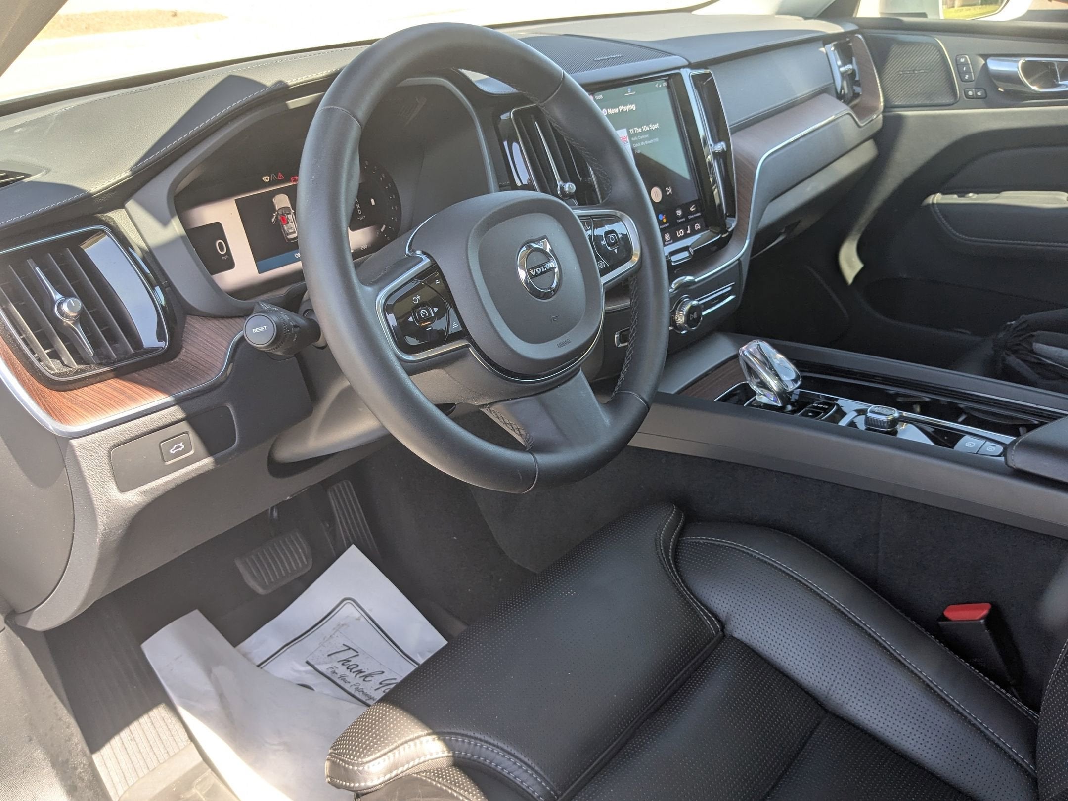 2023 Volvo XC60 Ultimate Bright Theme
