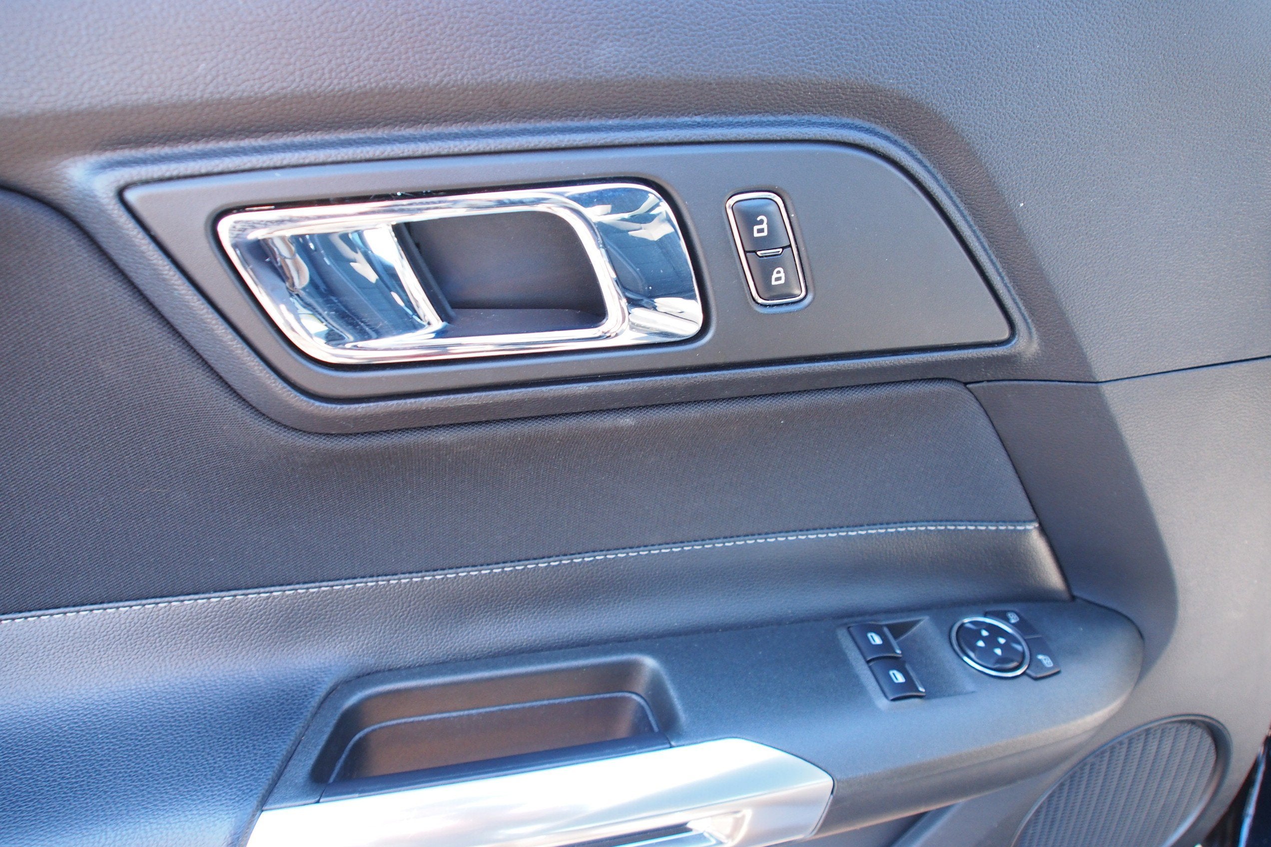 2016 Ford Mustang V6