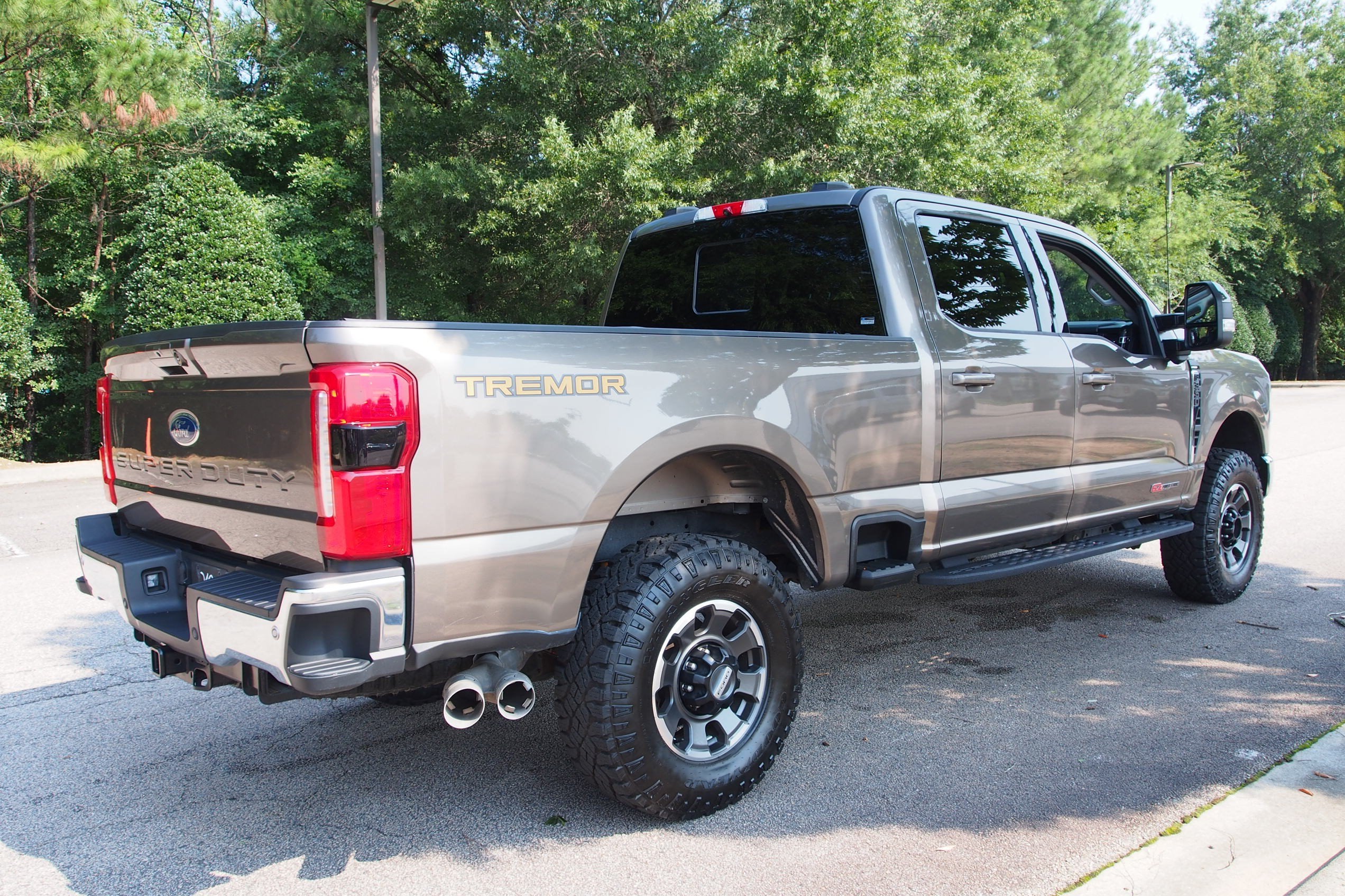 2023 Ford Super Duty F-350 SRW LARIAT