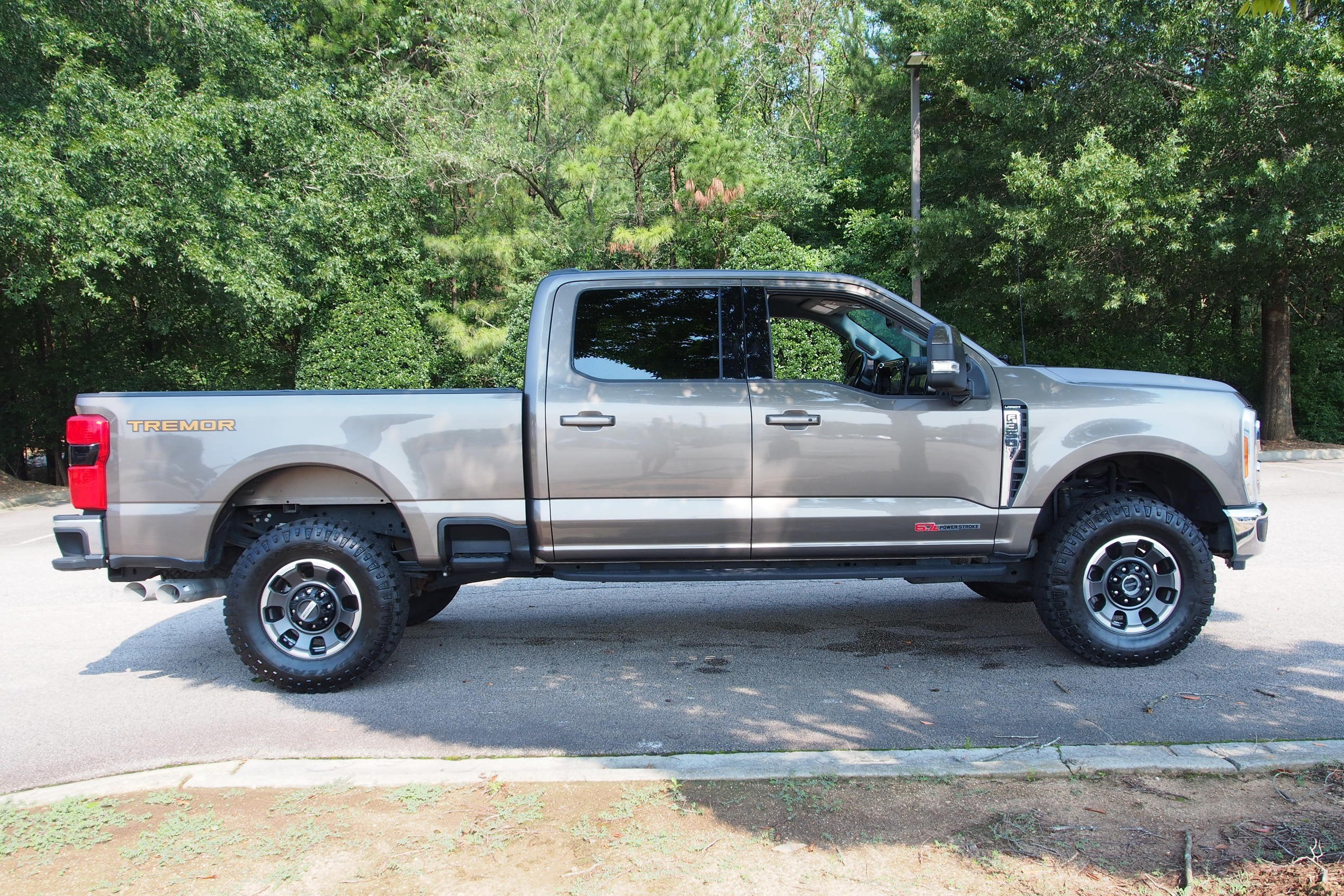 2023 Ford Super Duty F-350 SRW LARIAT