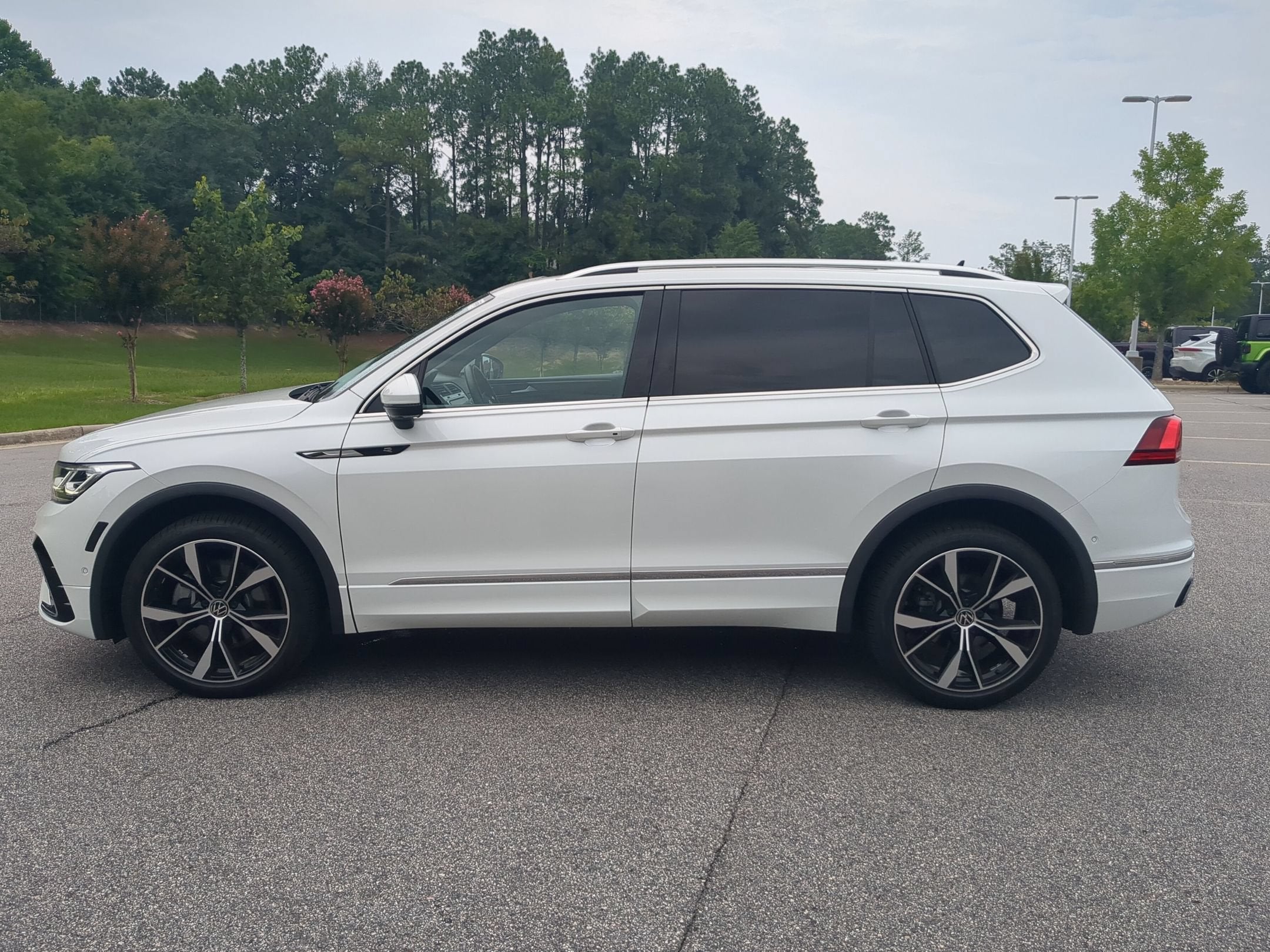 2024 Volkswagen Tiguan SEL R-Line