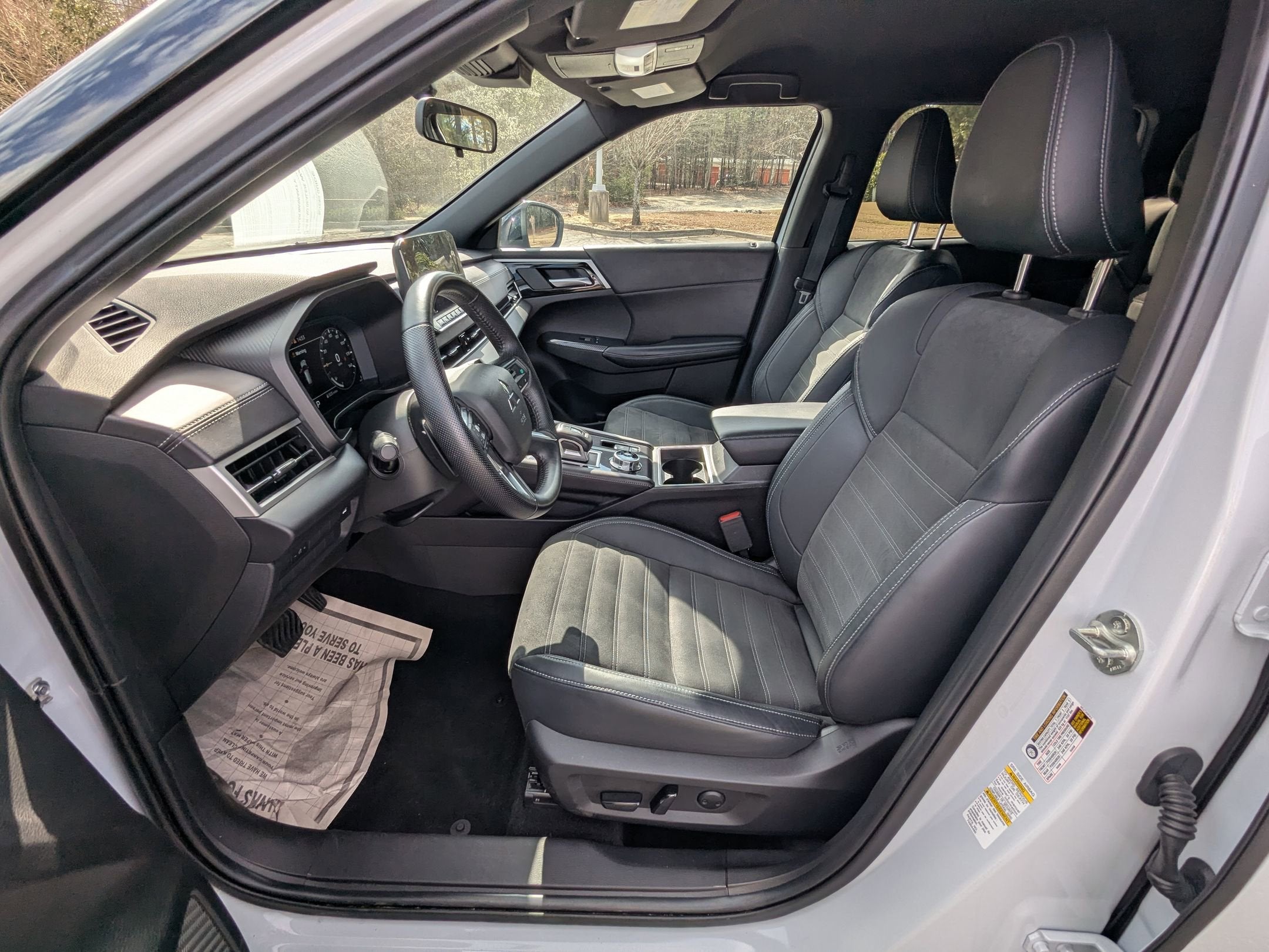 2023 Mitsubishi Outlander SE