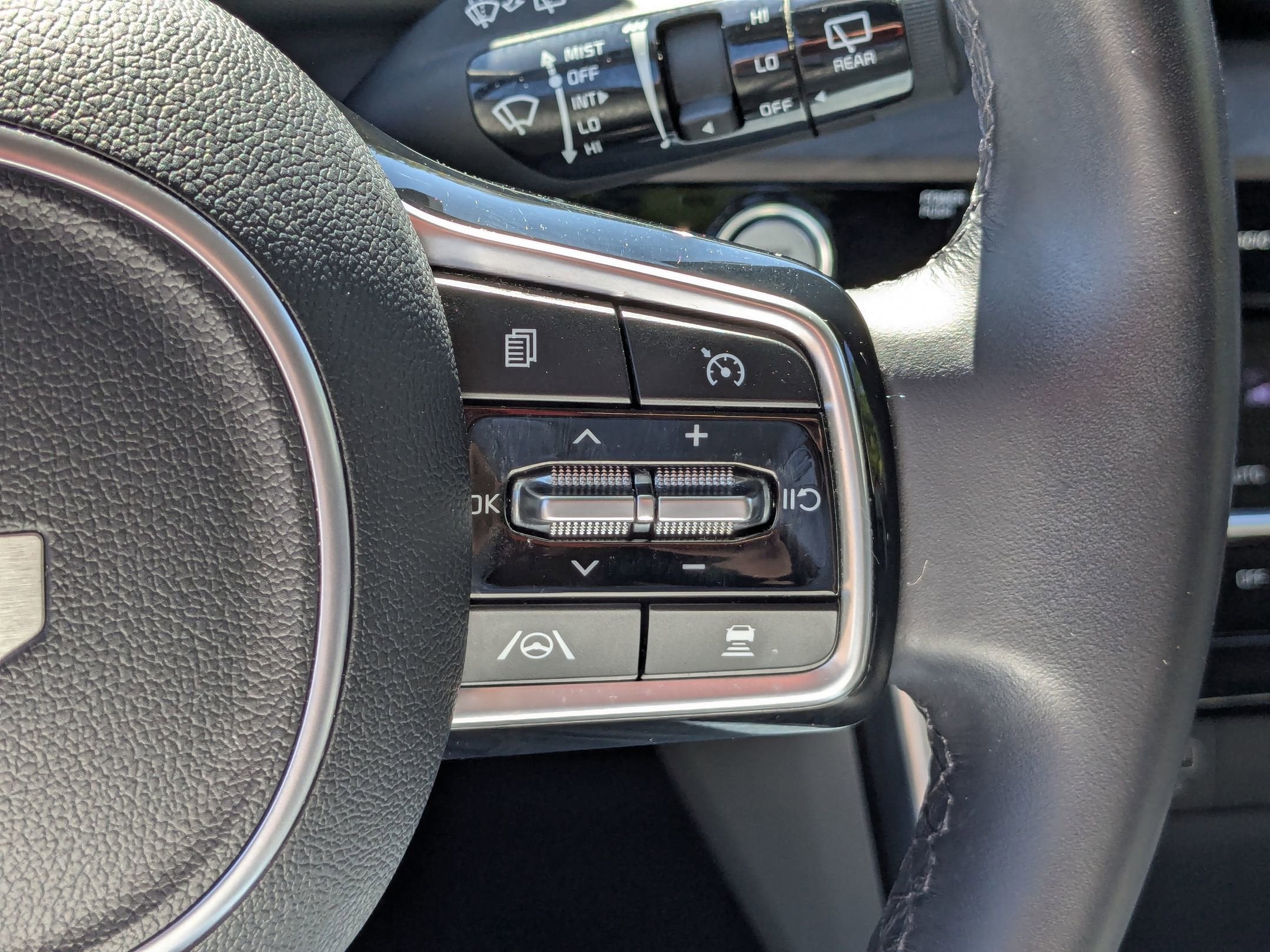 2023 Kia Carnival SX