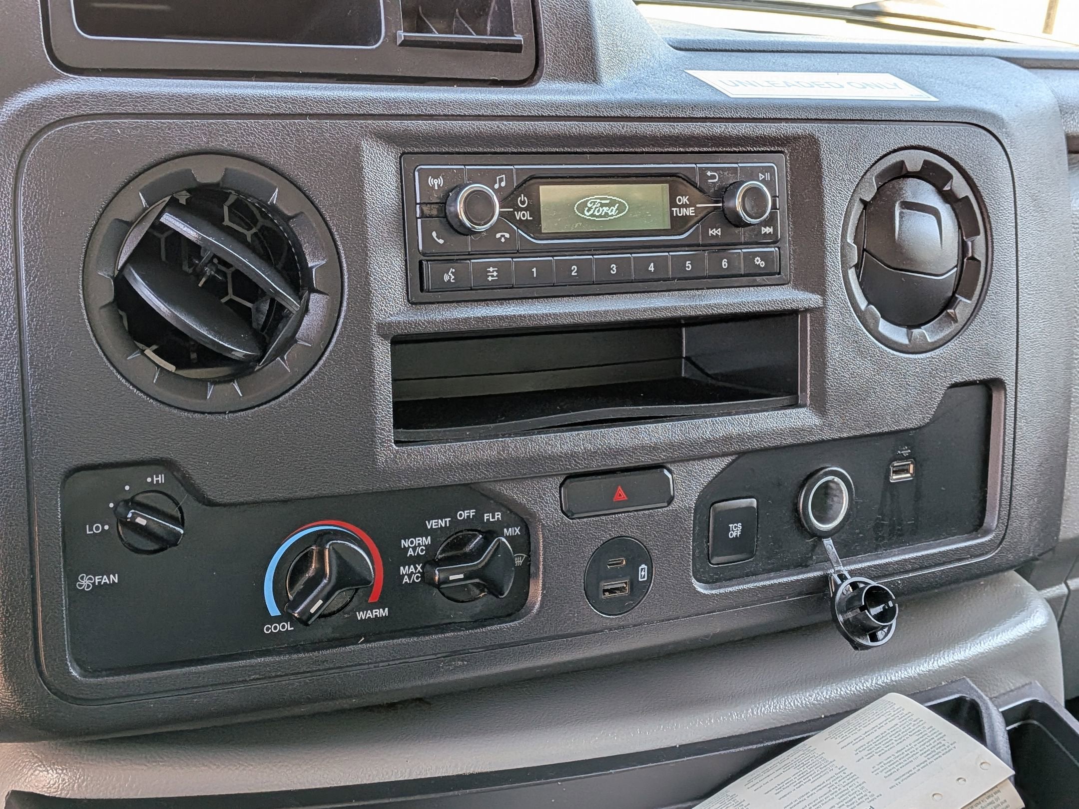 2024 Ford E-Series Cutaway Base