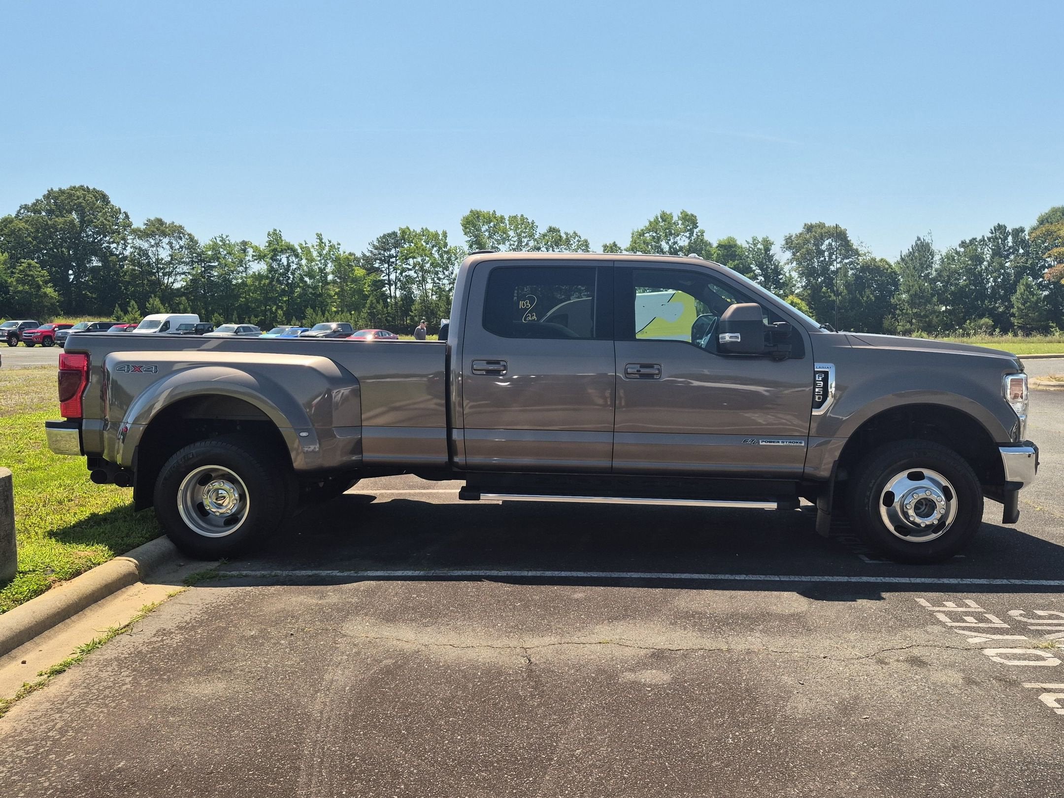 2022 Ford Super Duty F-350 DRW LARIAT