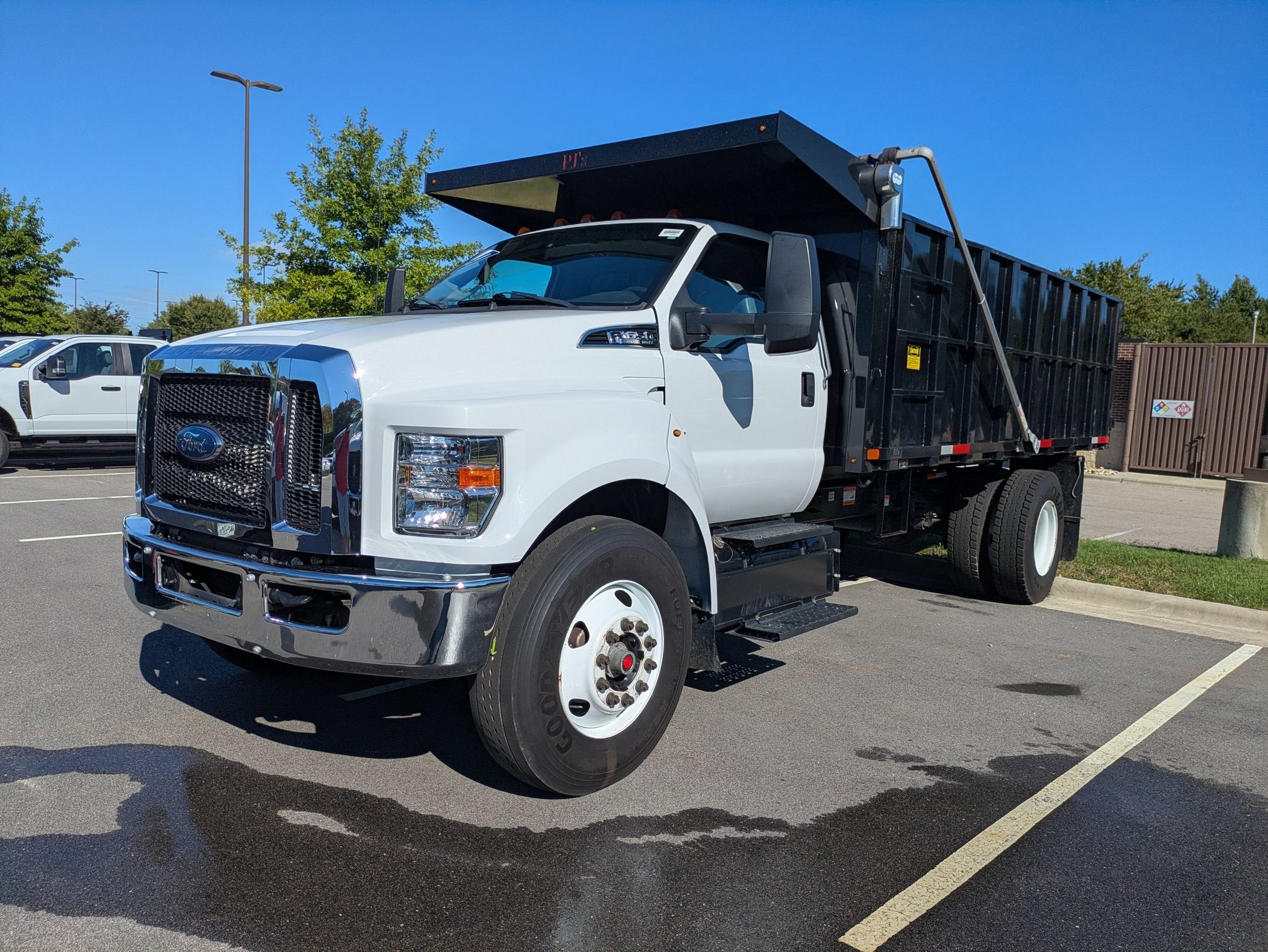 2023 Ford F-650SD Base