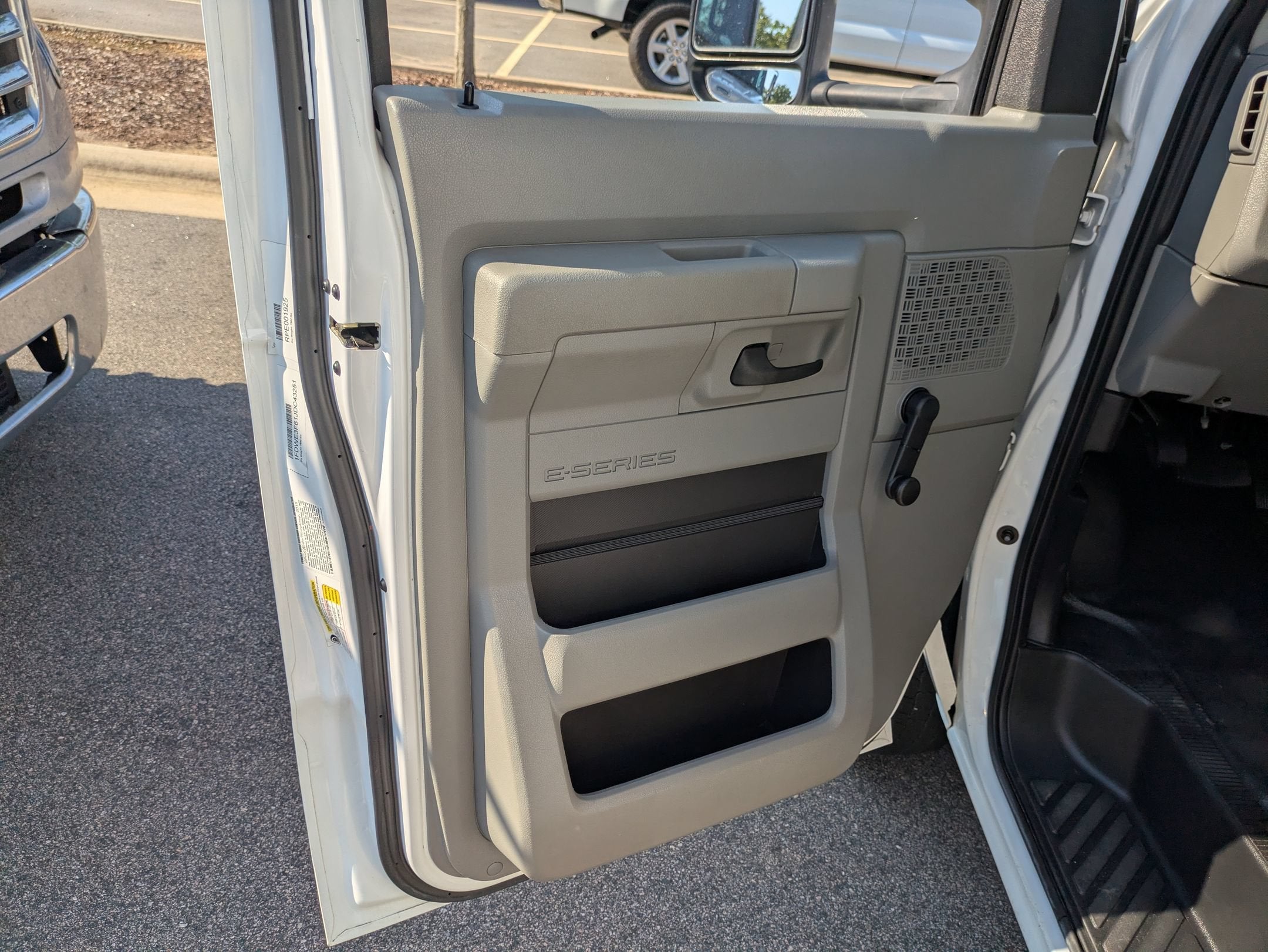 2018 Ford E-Series Cutaway Base