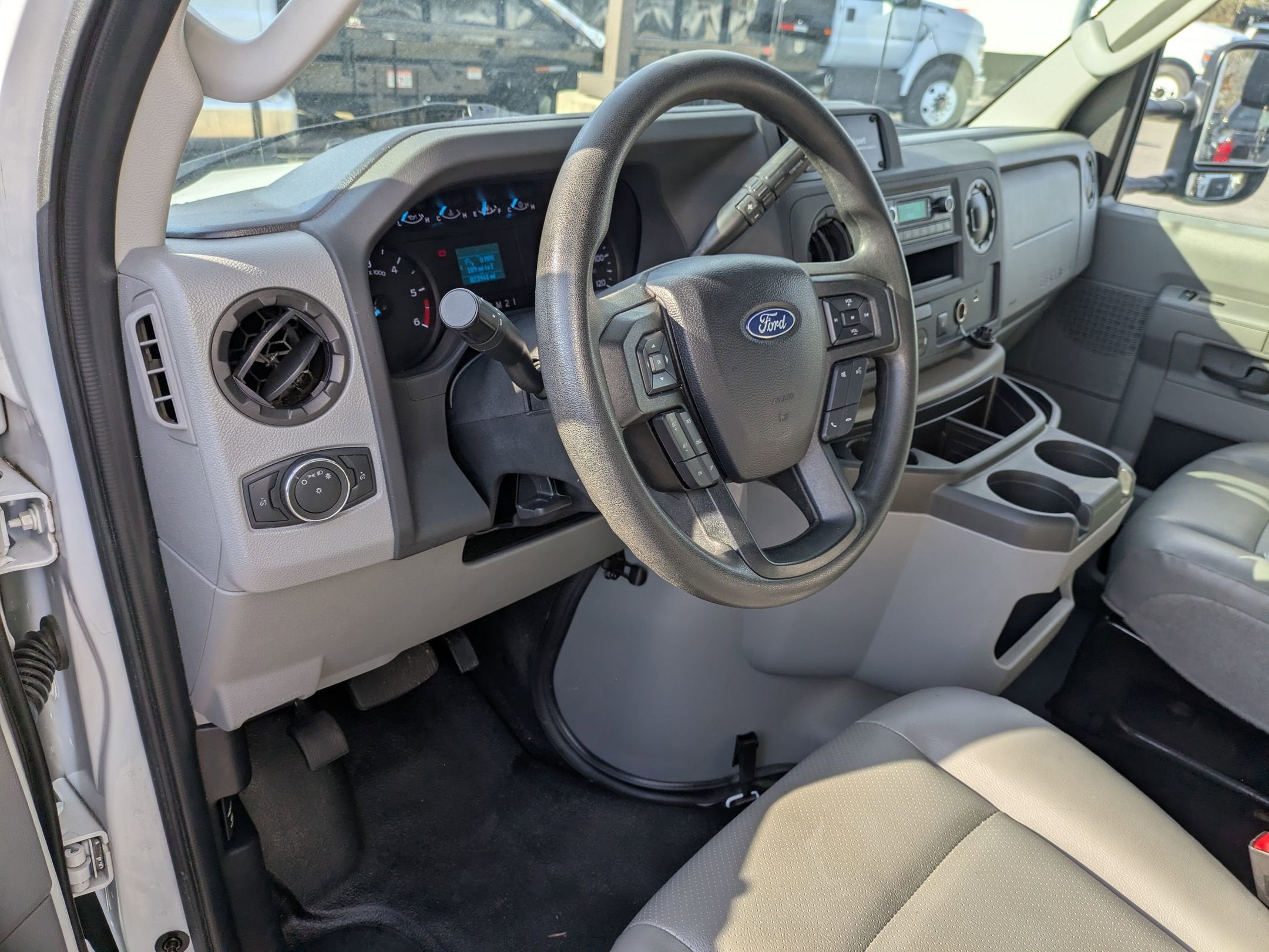 2021 Ford E-Series Cutaway Base