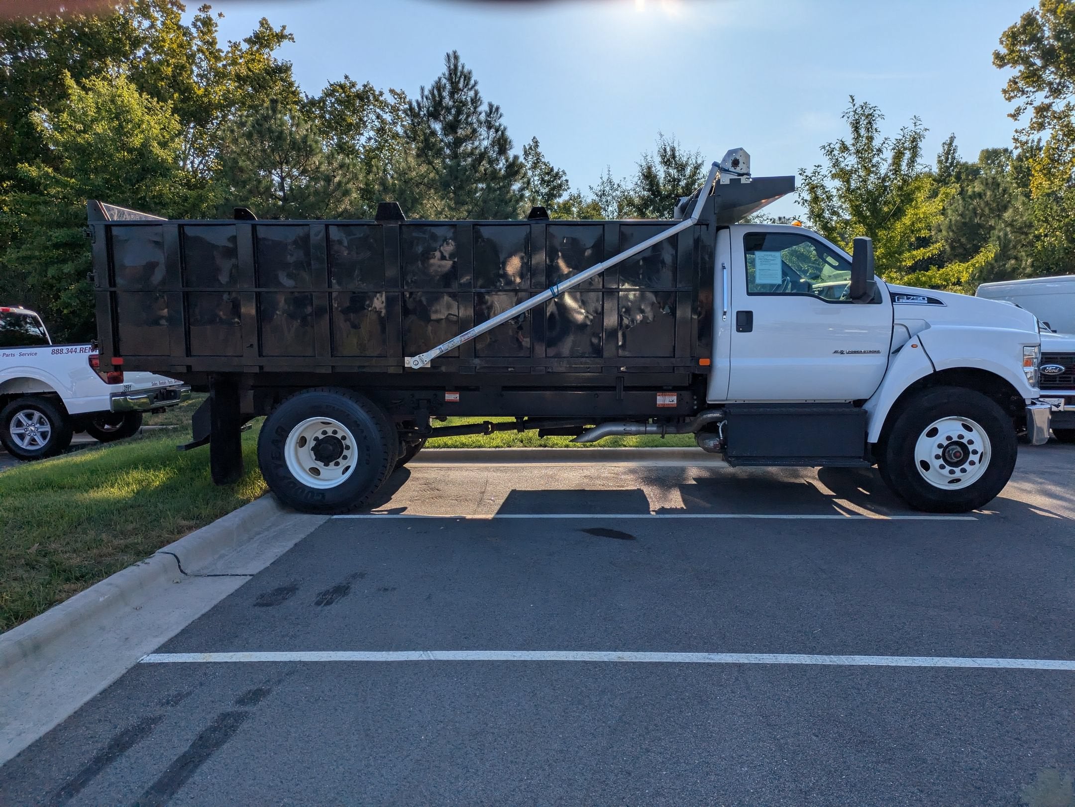 2022 Ford F-750SD Base