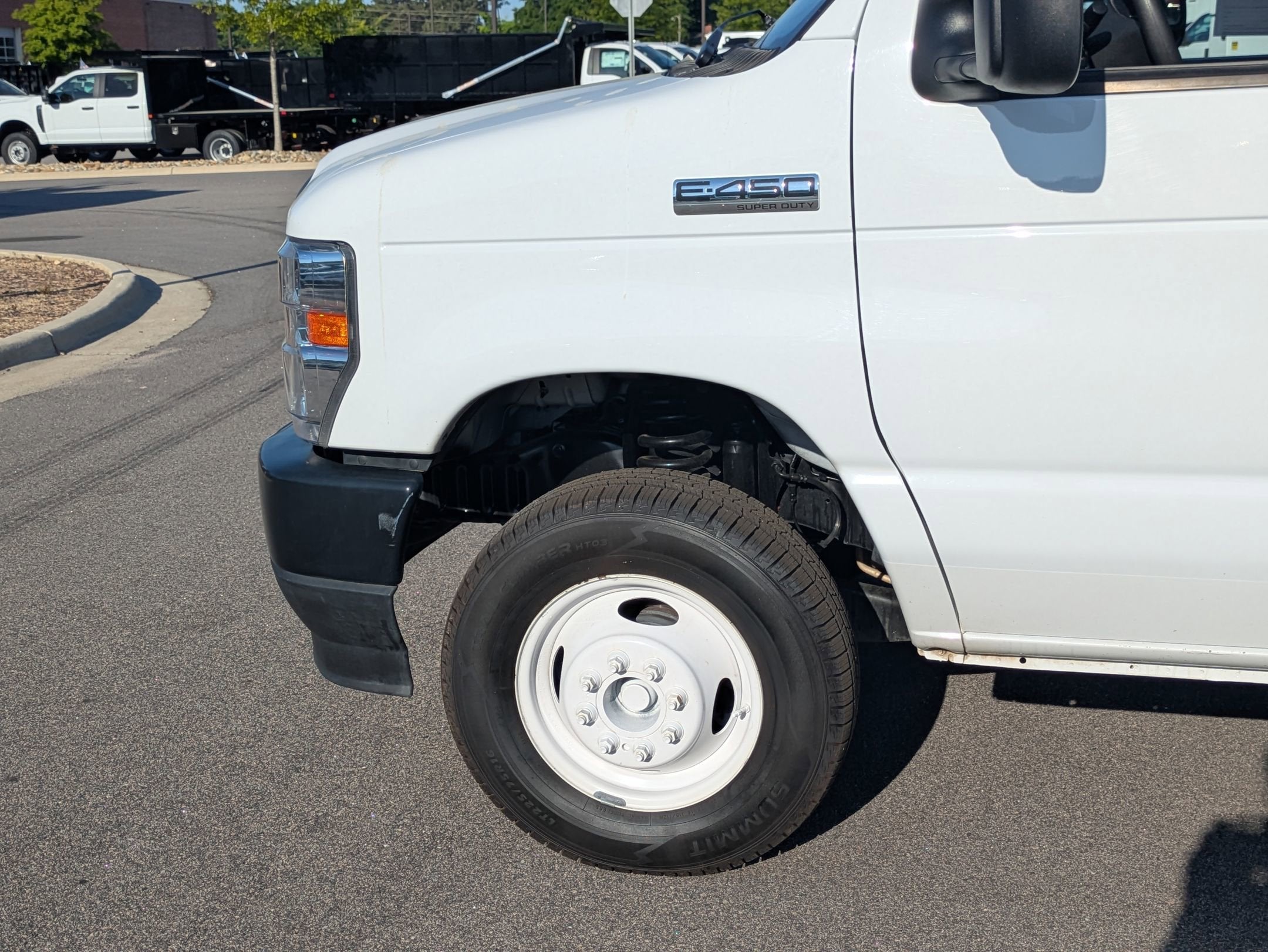 2024 Ford E-Series Cutaway Base