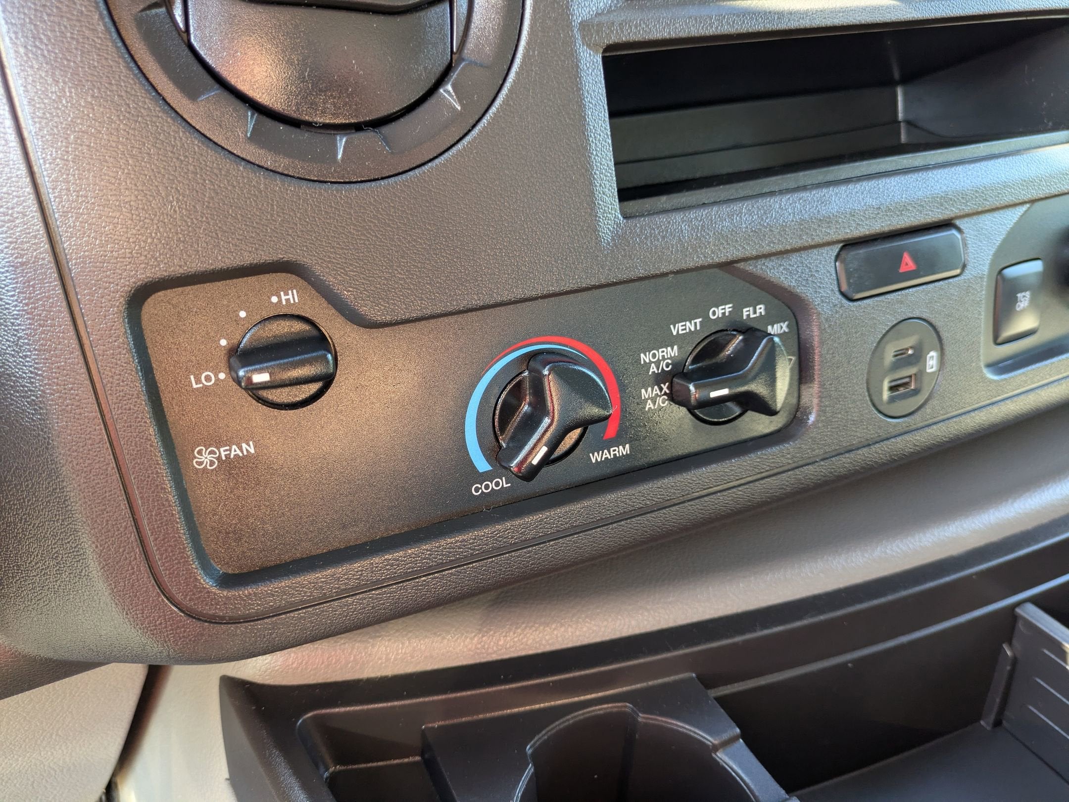 2024 Ford E-Series Cutaway Base